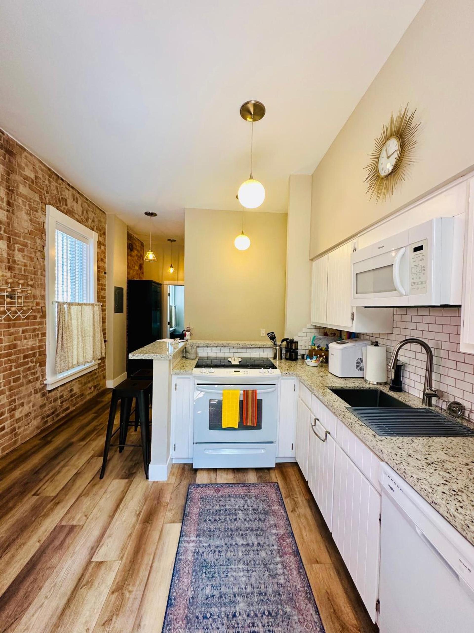 Bisbee Brownstone Suites photo 60