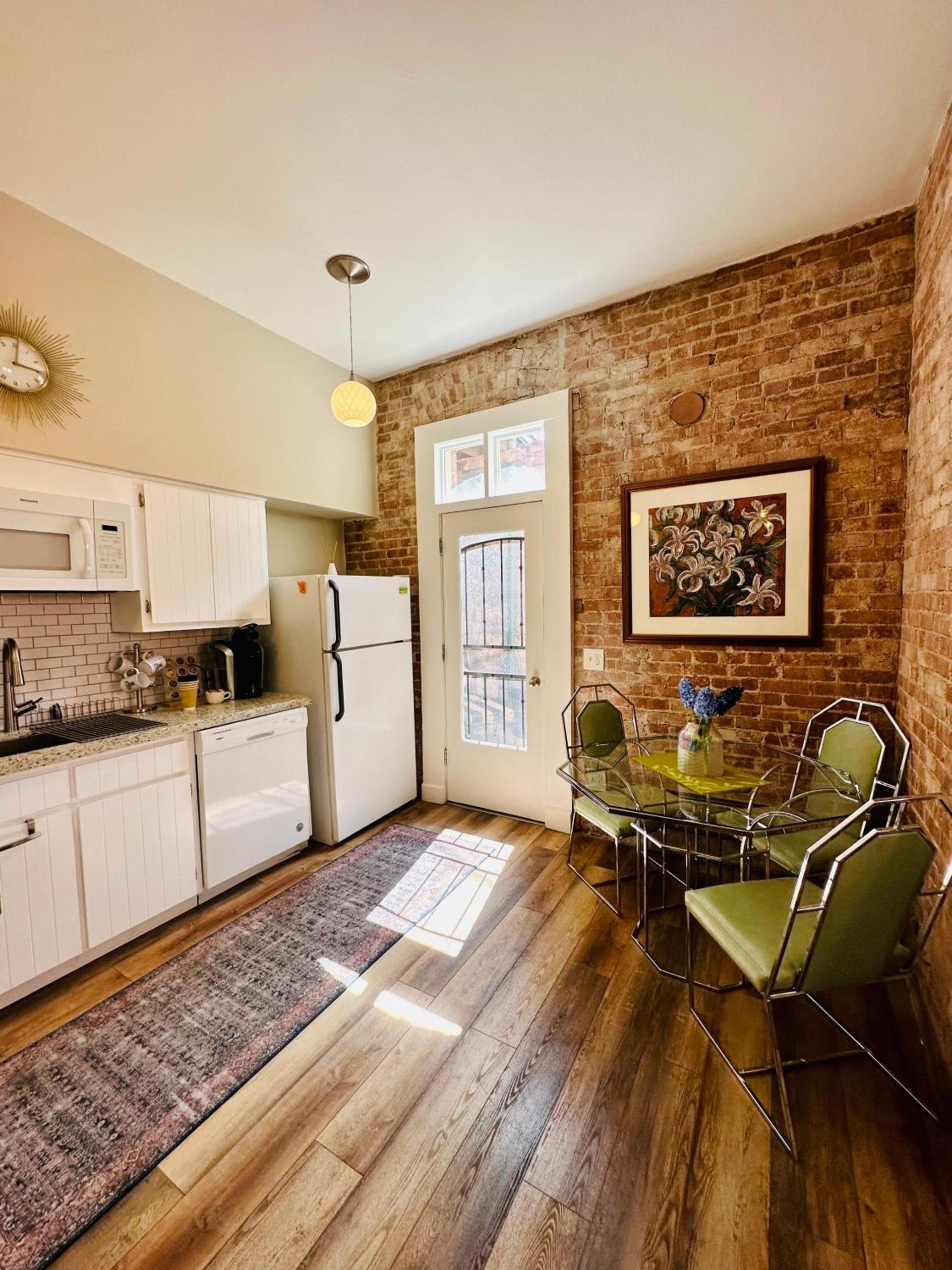 Bisbee Brownstone Suites photo 61