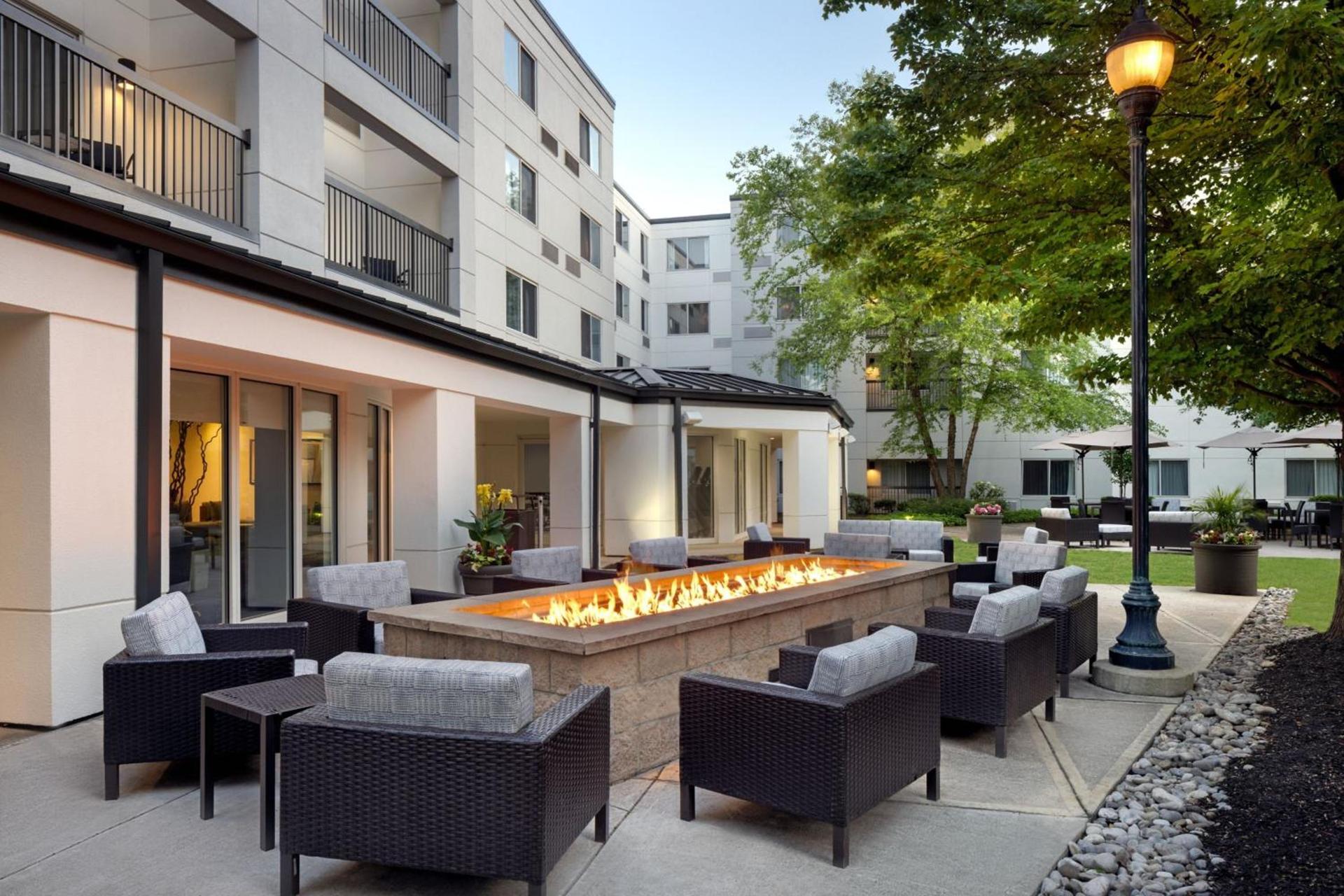 Courtyard Edison Woodbridge photo 33