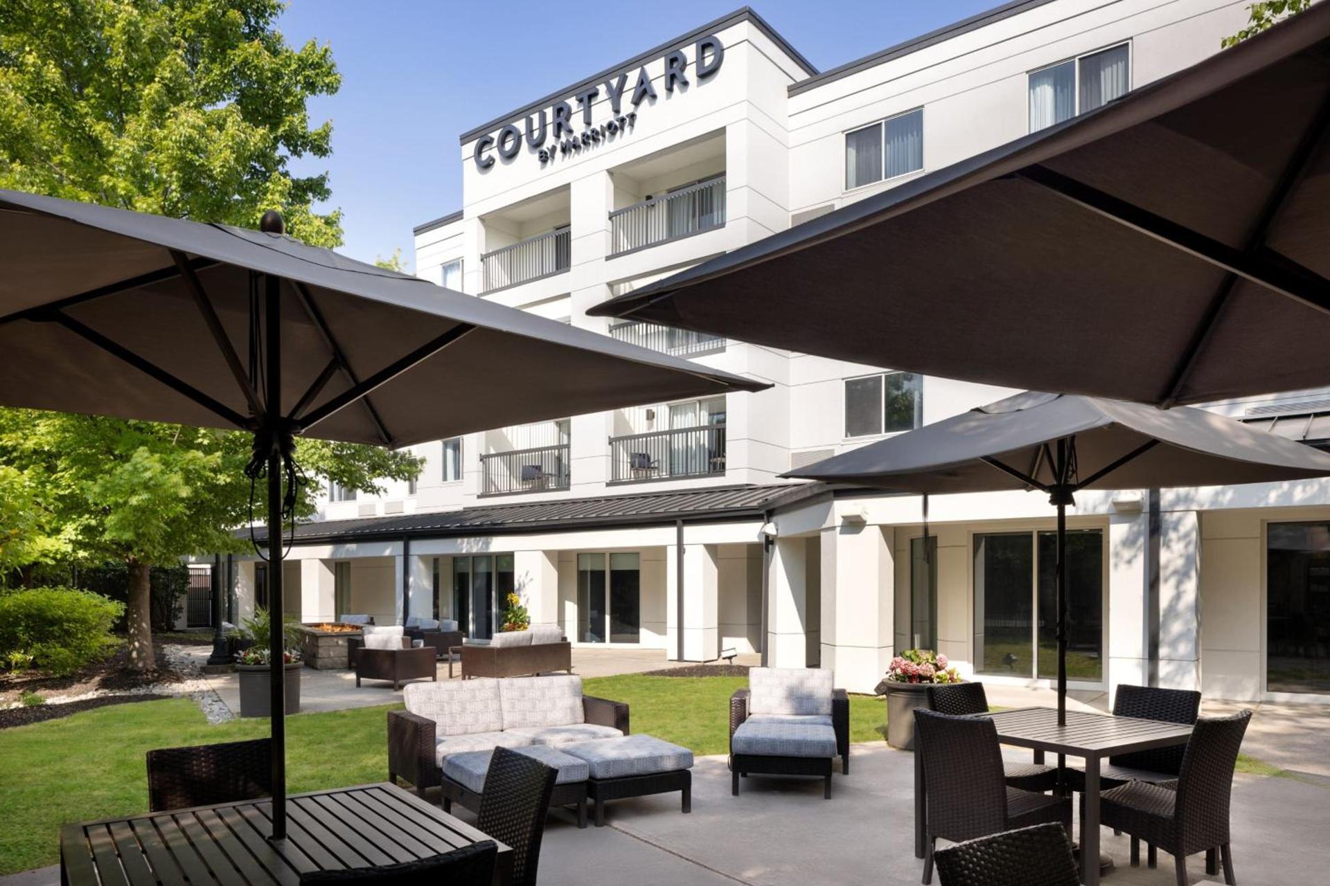 Courtyard Edison Woodbridge photo 11