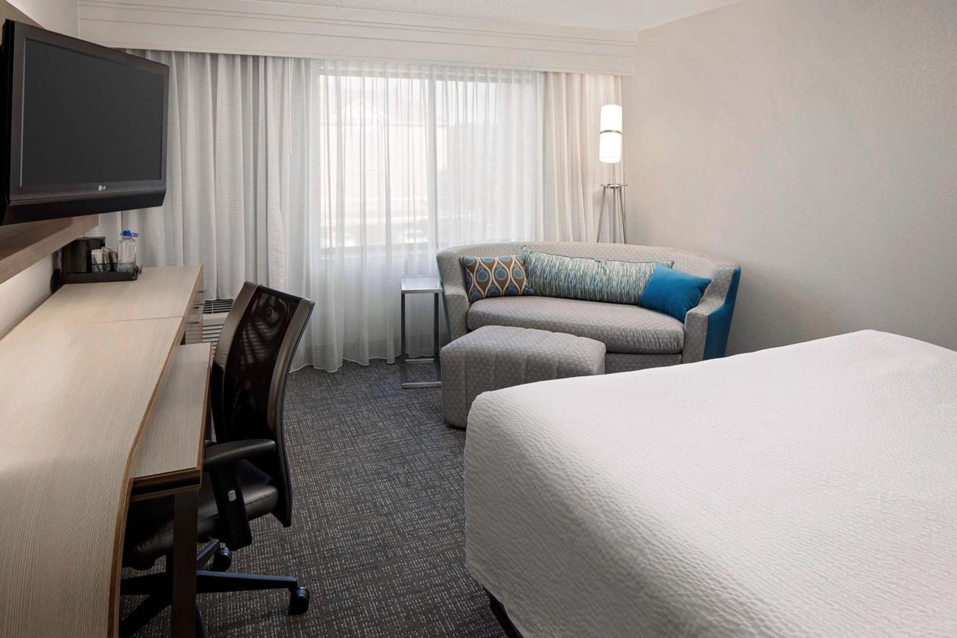 Courtyard Houston Westchase photo 5