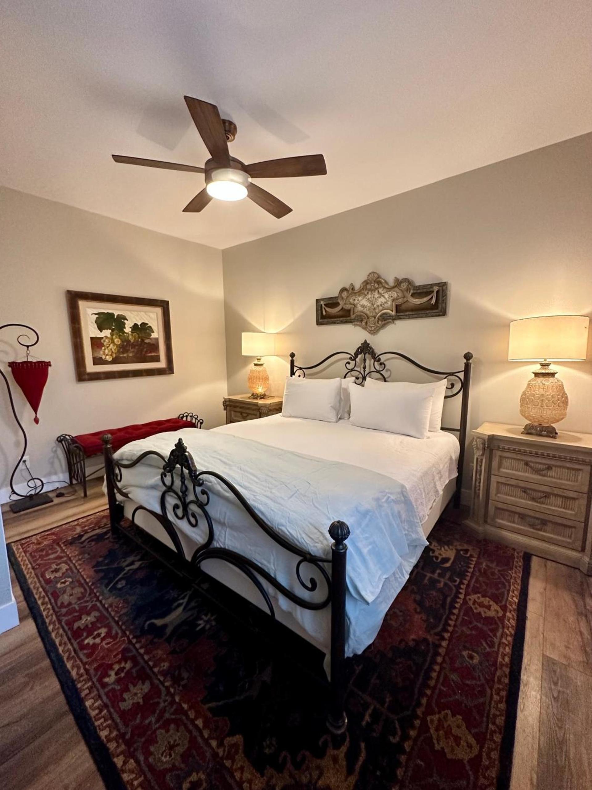 Bisbee Brownstone Suites photo 78