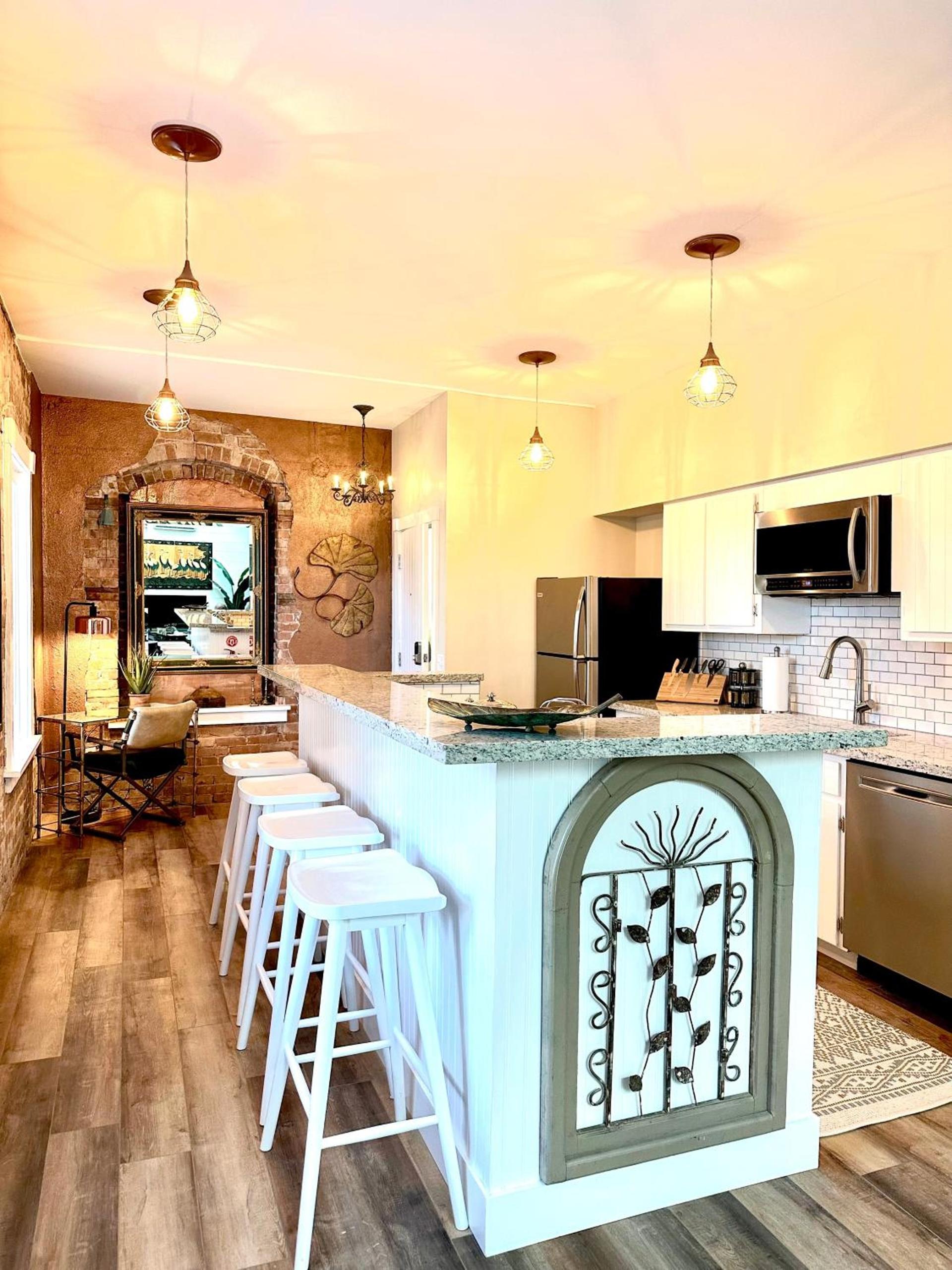 Bisbee Brownstone Suites photo 79