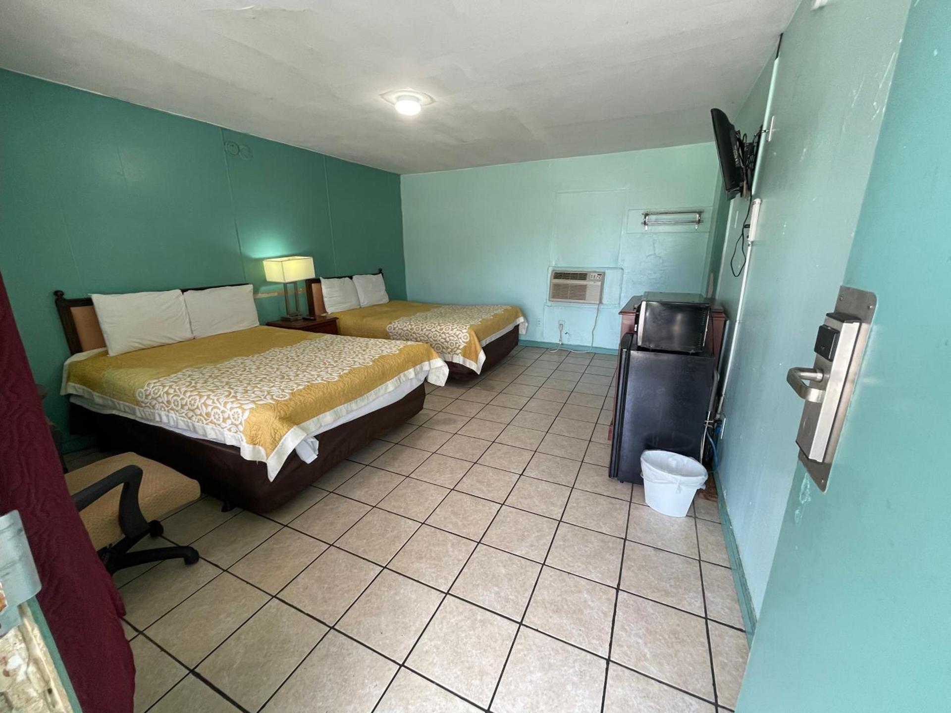LAMPLIGHTER INN photo 9