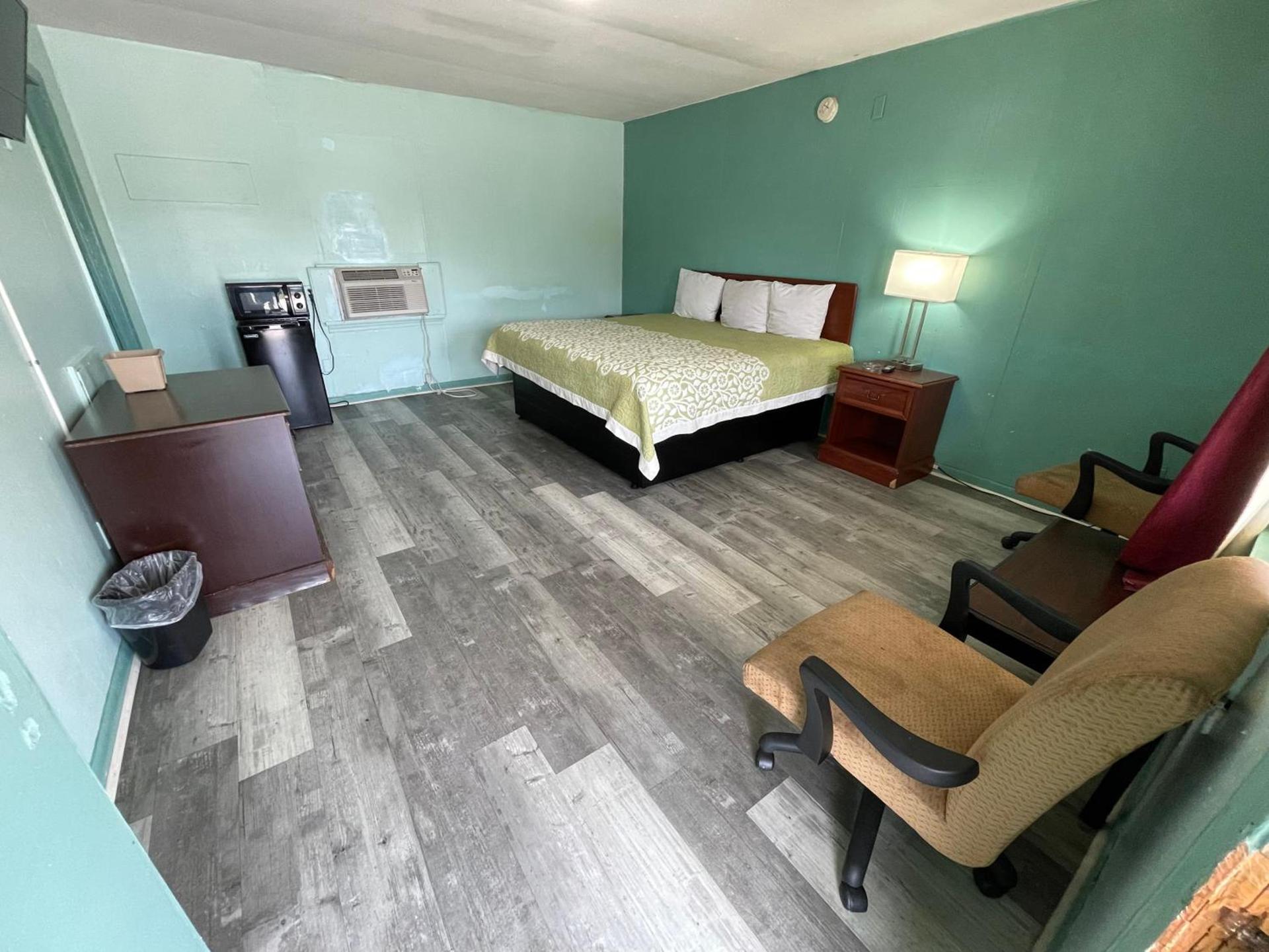 LAMPLIGHTER INN photo 5