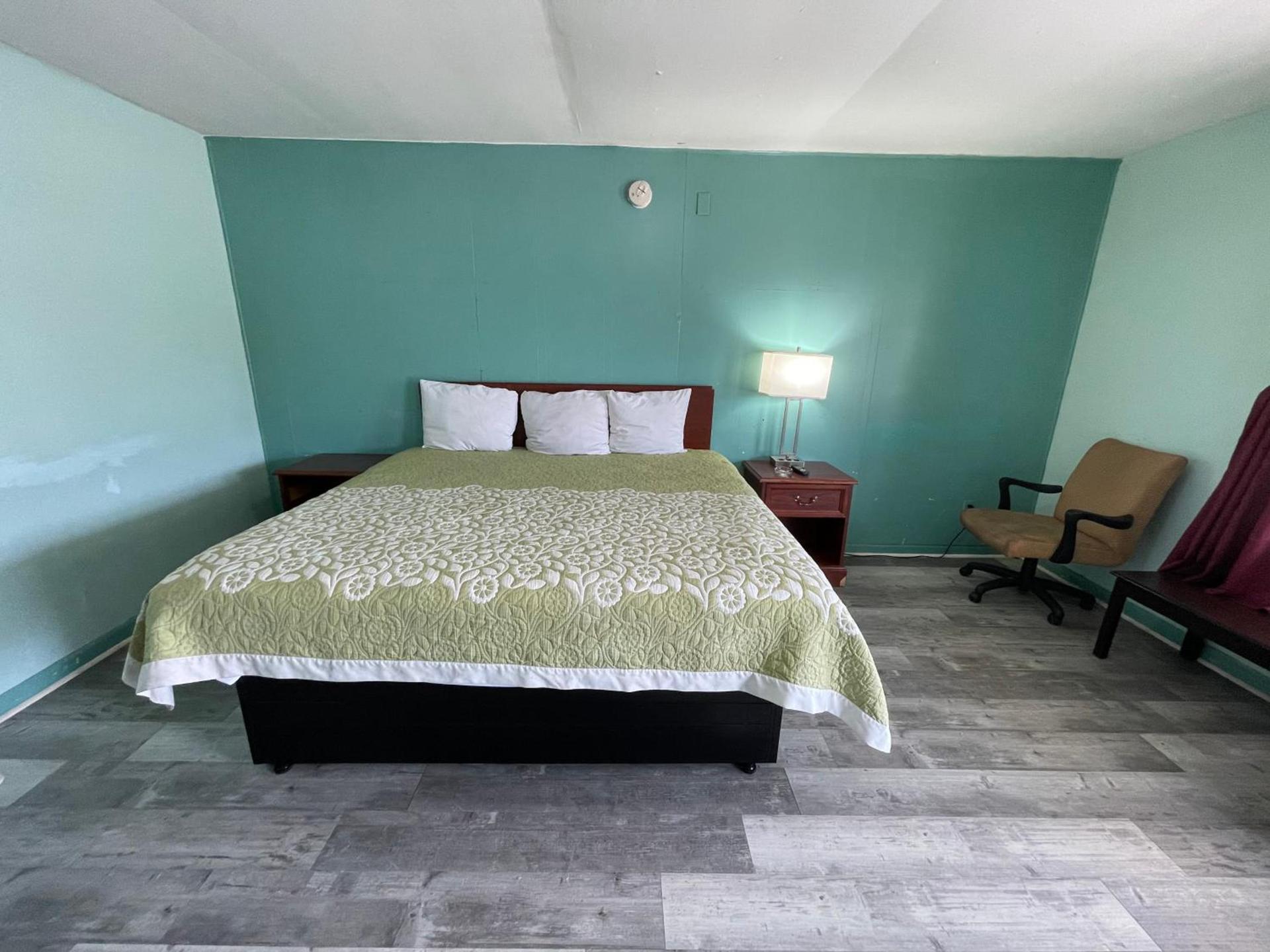 LAMPLIGHTER INN photo 7