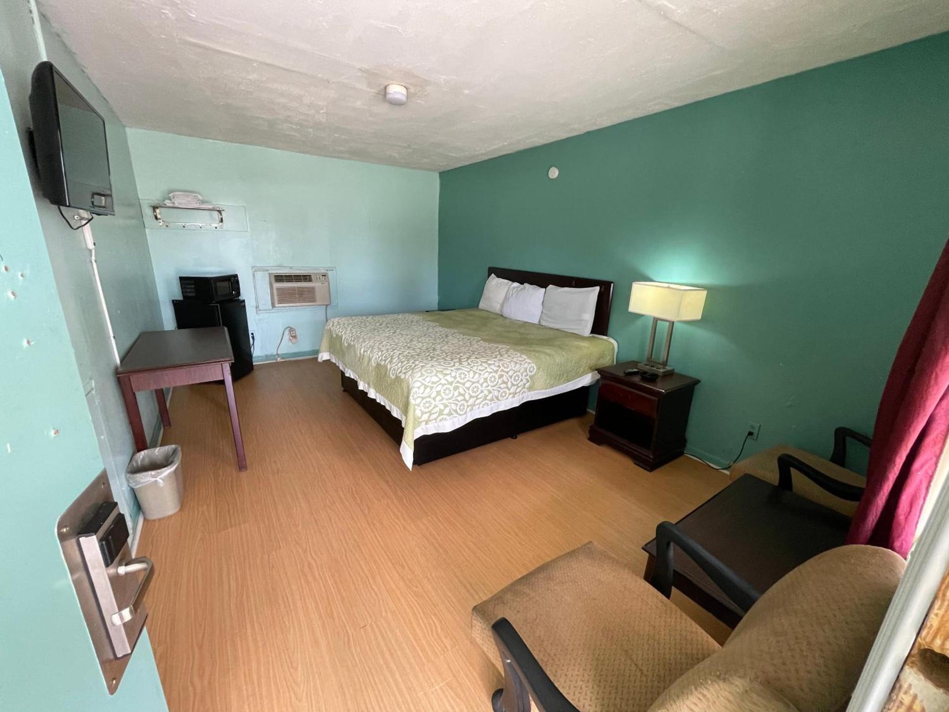 LAMPLIGHTER INN photo 6