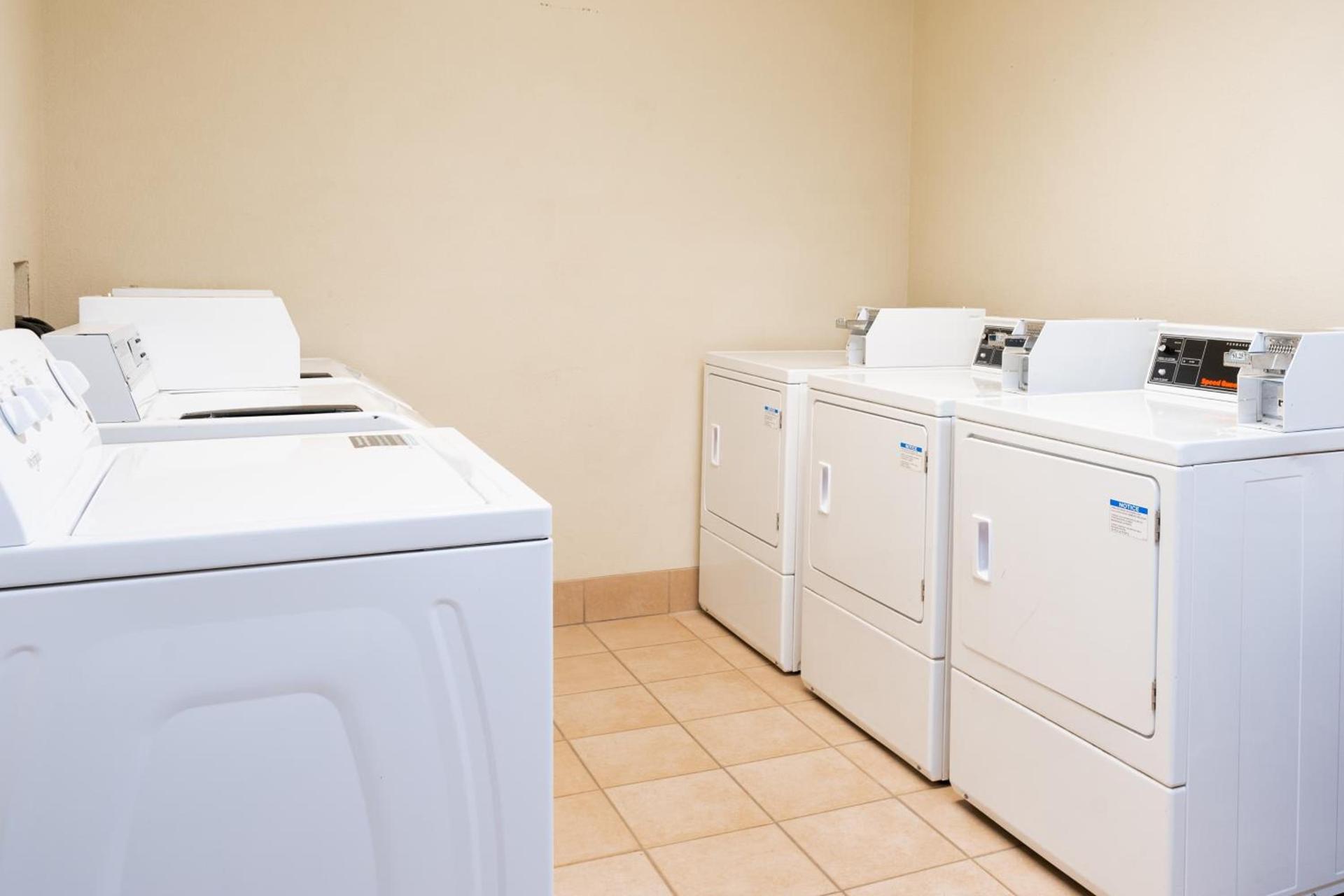 Pinedale Hotel & Suites photo 29