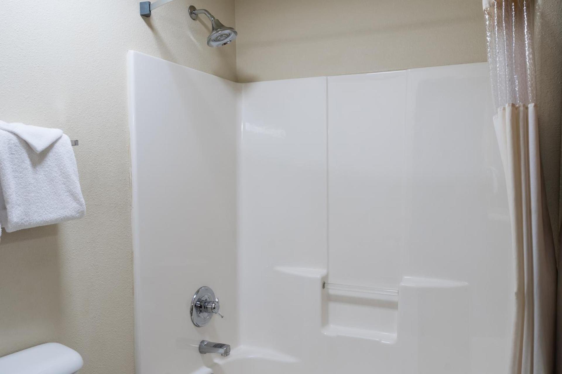 Pinedale Hotel & Suites photo 32