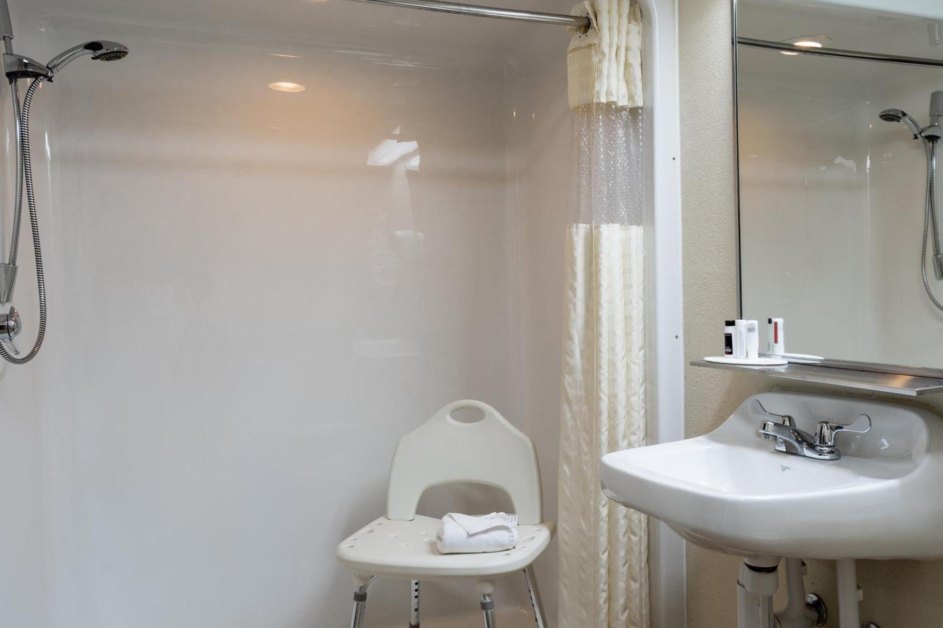 Pinedale Hotel & Suites photo 33