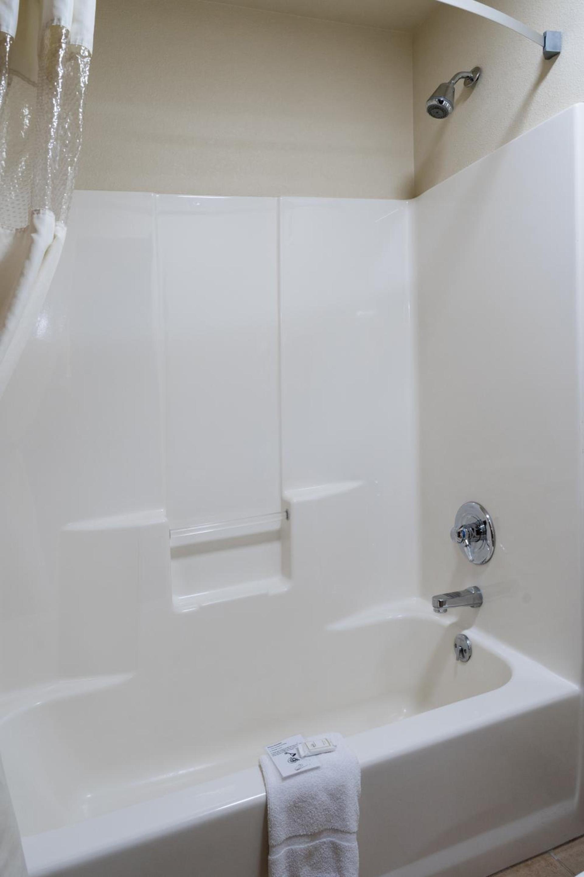 Pinedale Hotel & Suites photo 31