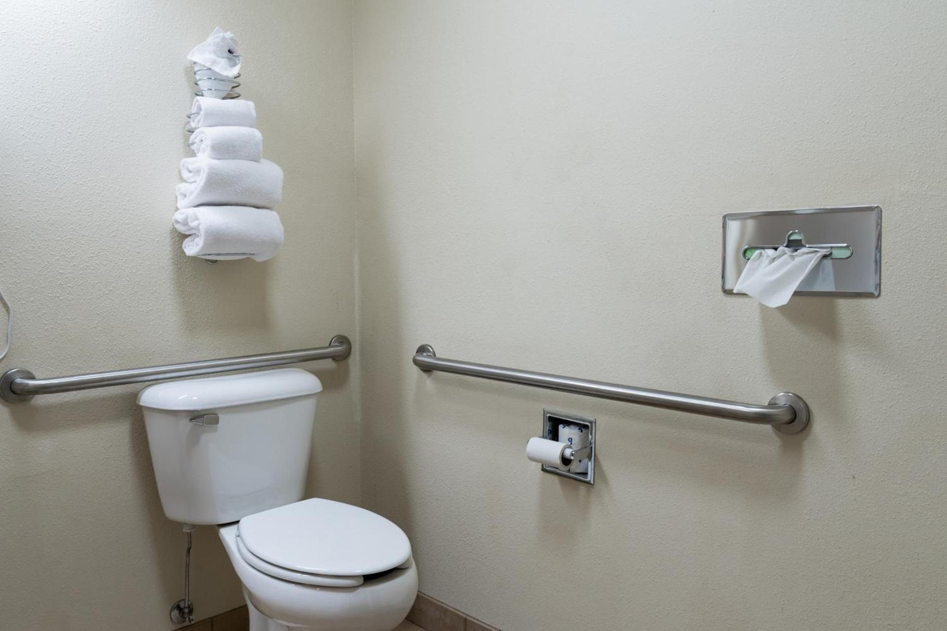 Pinedale Hotel & Suites photo 41