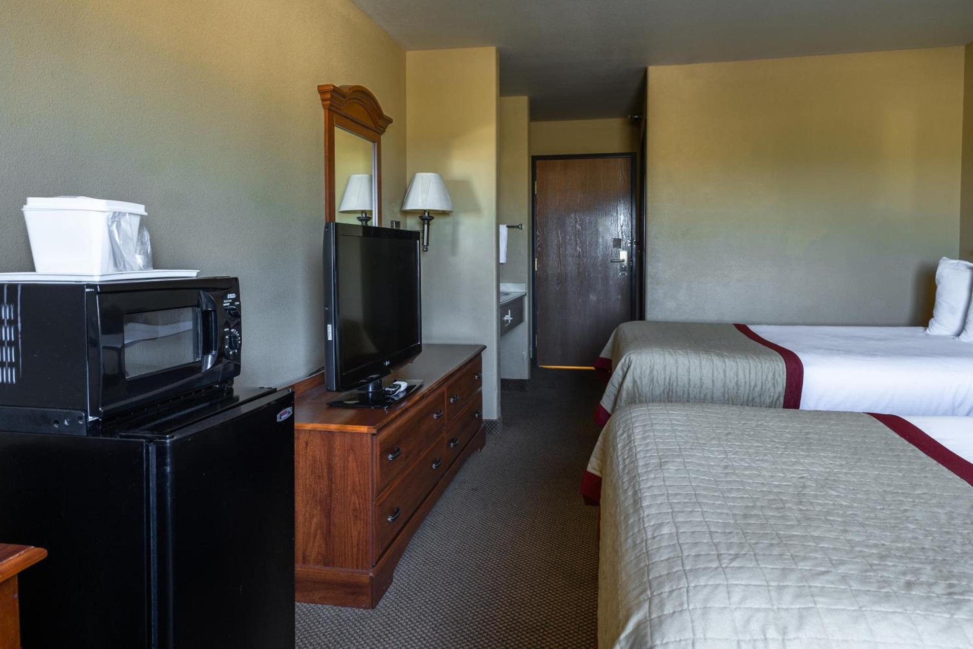 Pinedale Hotel & Suites photo 65