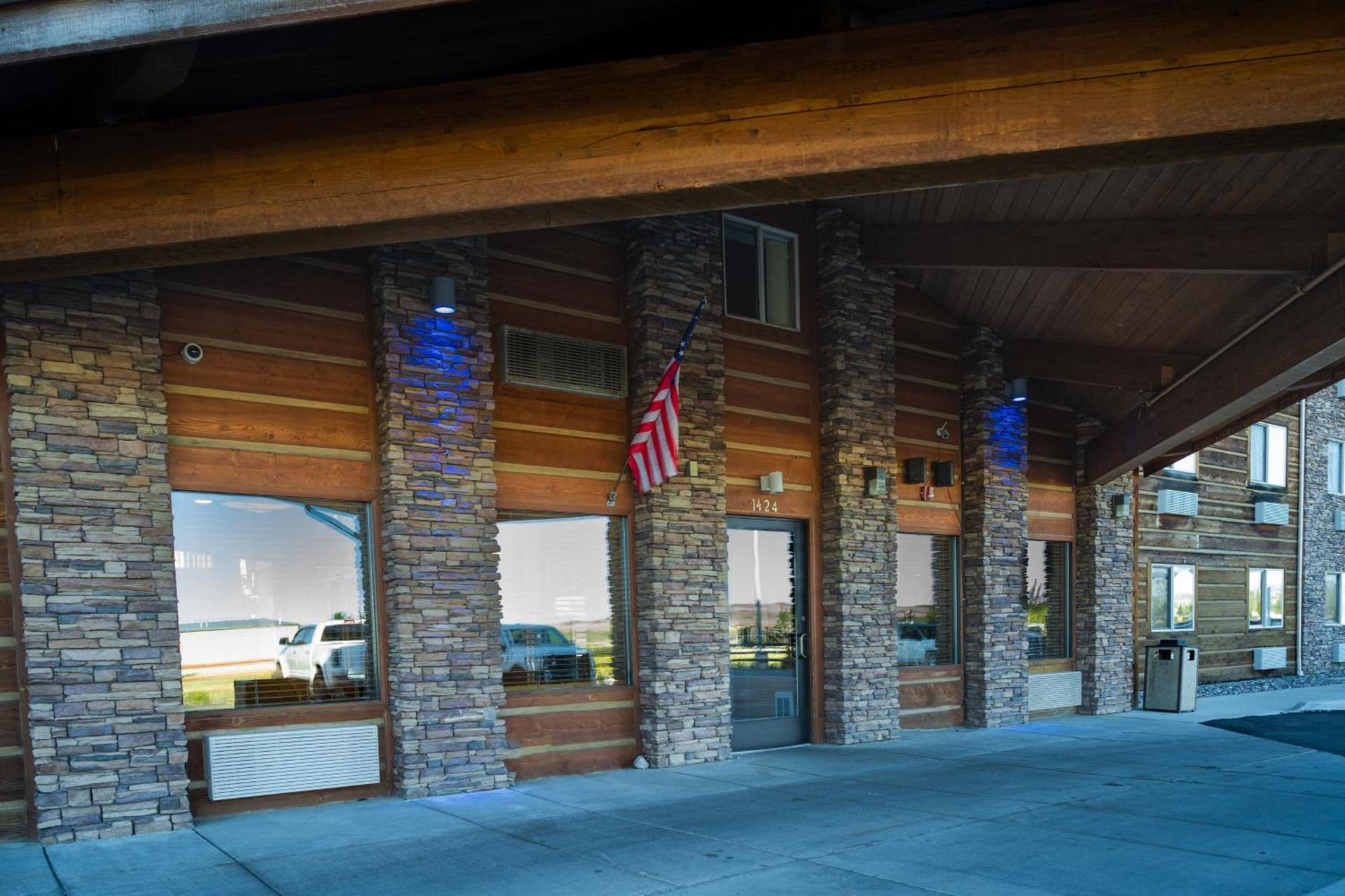 Pinedale Hotel & Suites photo 53