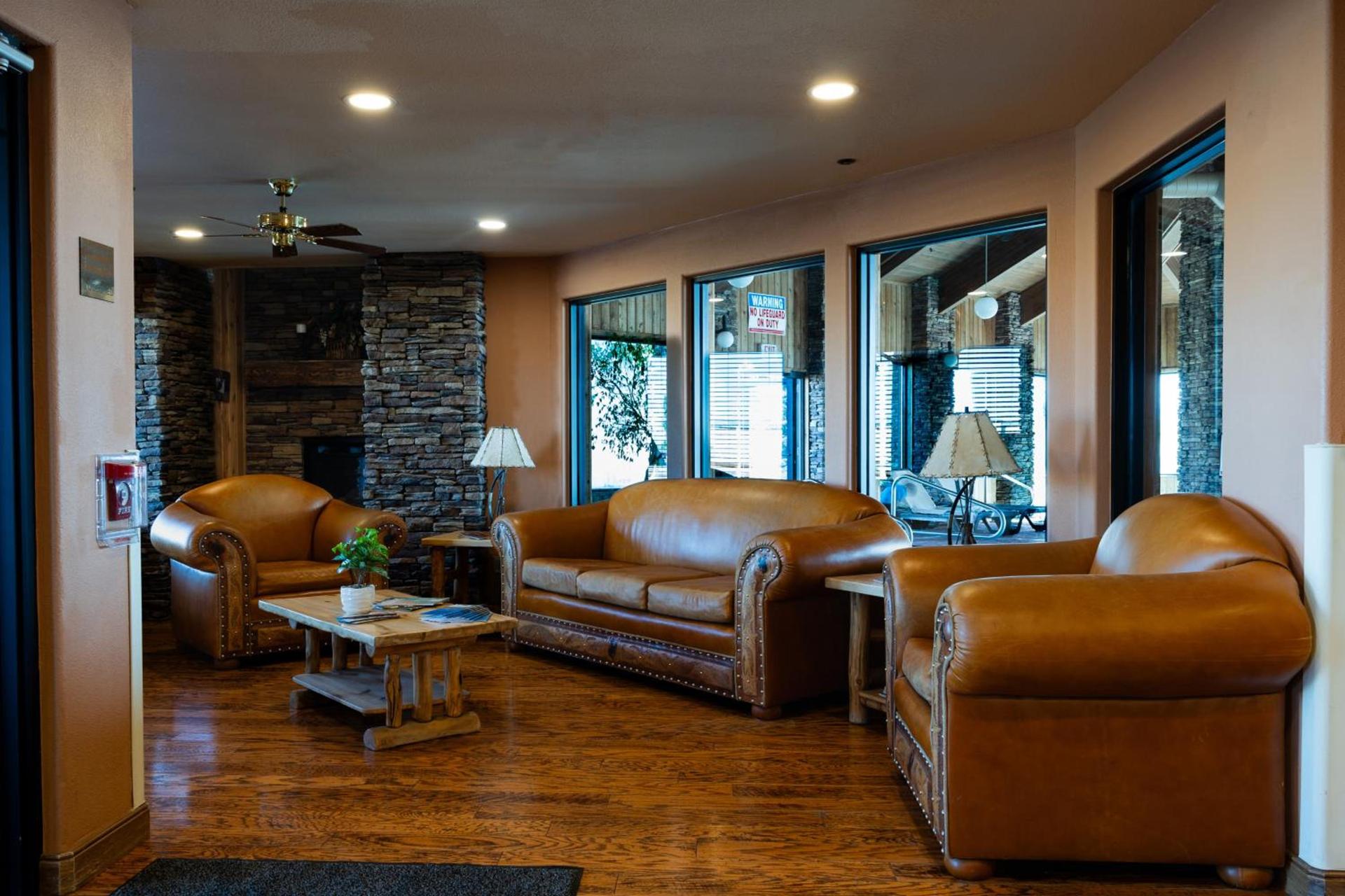 Pinedale Hotel & Suites photo 58