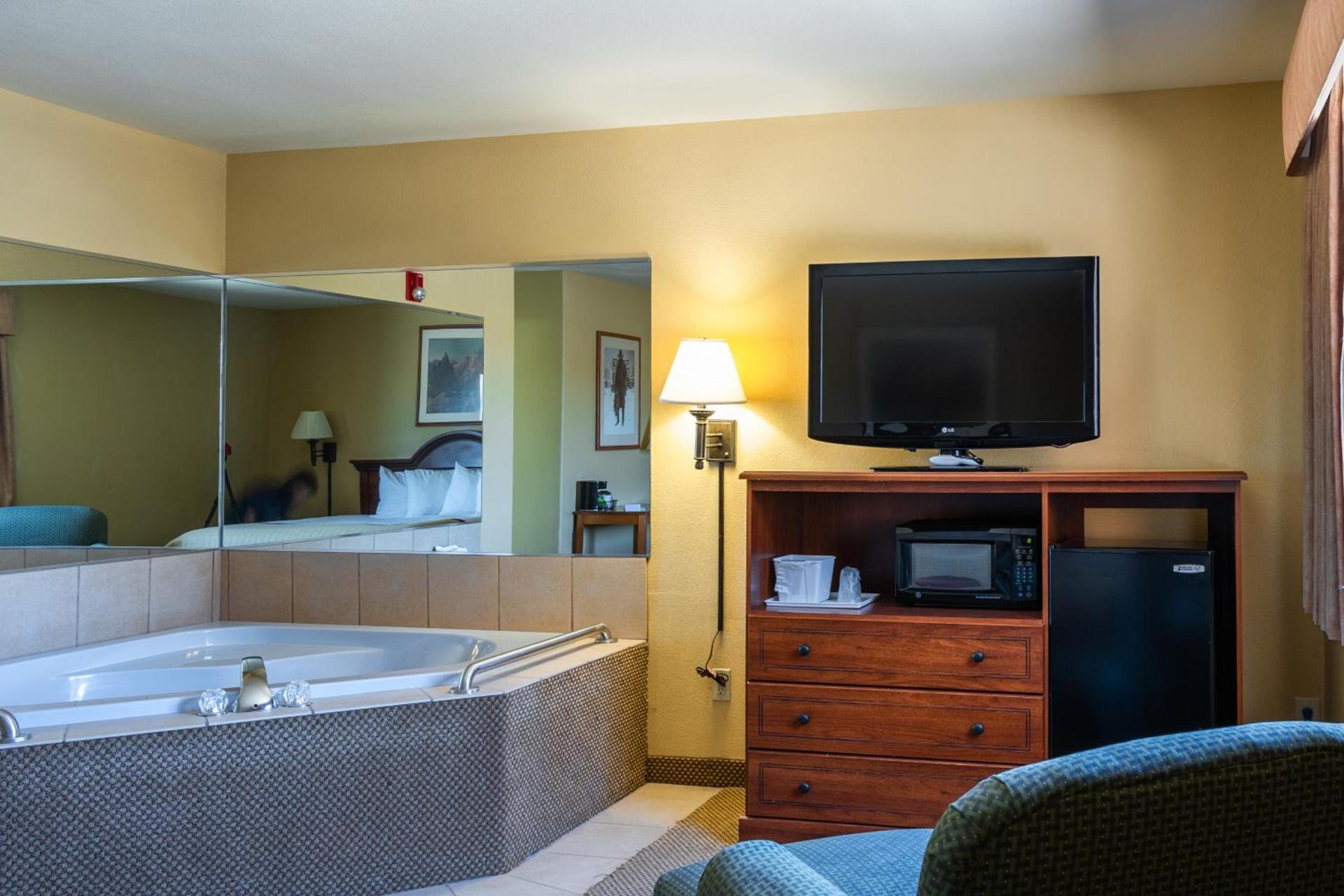 Pinedale Hotel & Suites photo 60