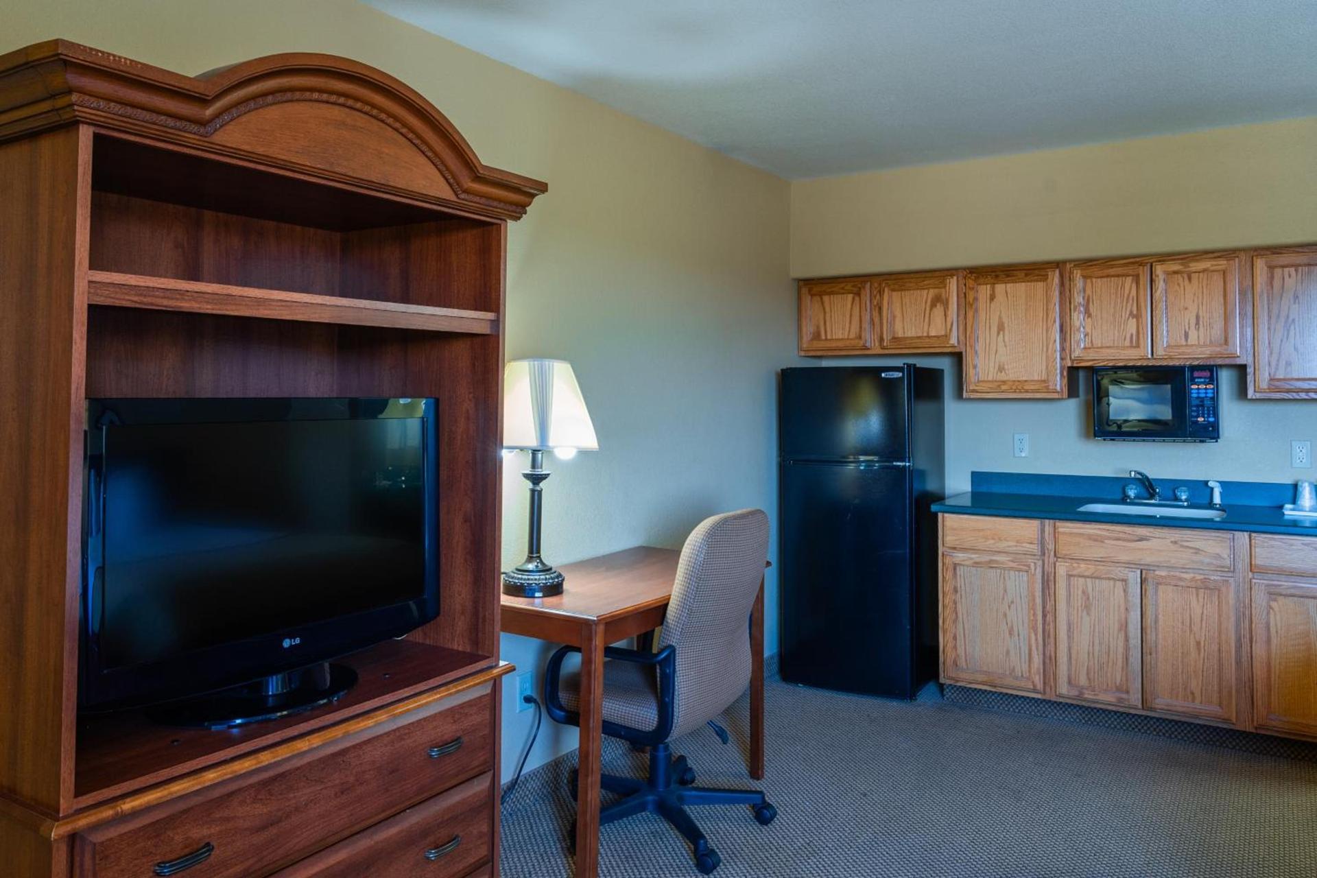 Pinedale Hotel & Suites photo 77