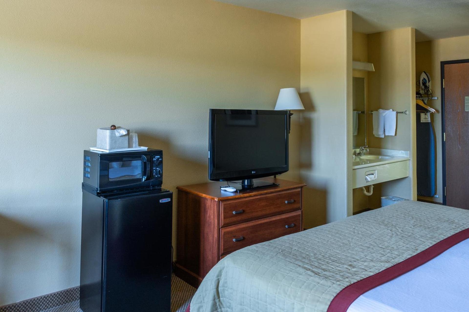 Pinedale Hotel & Suites photo 83