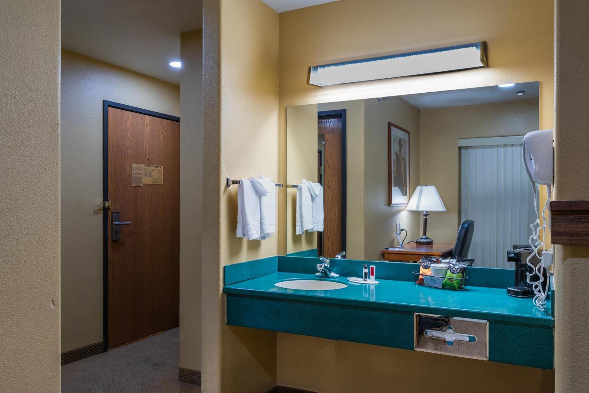 Pinedale Hotel & Suites photo 73