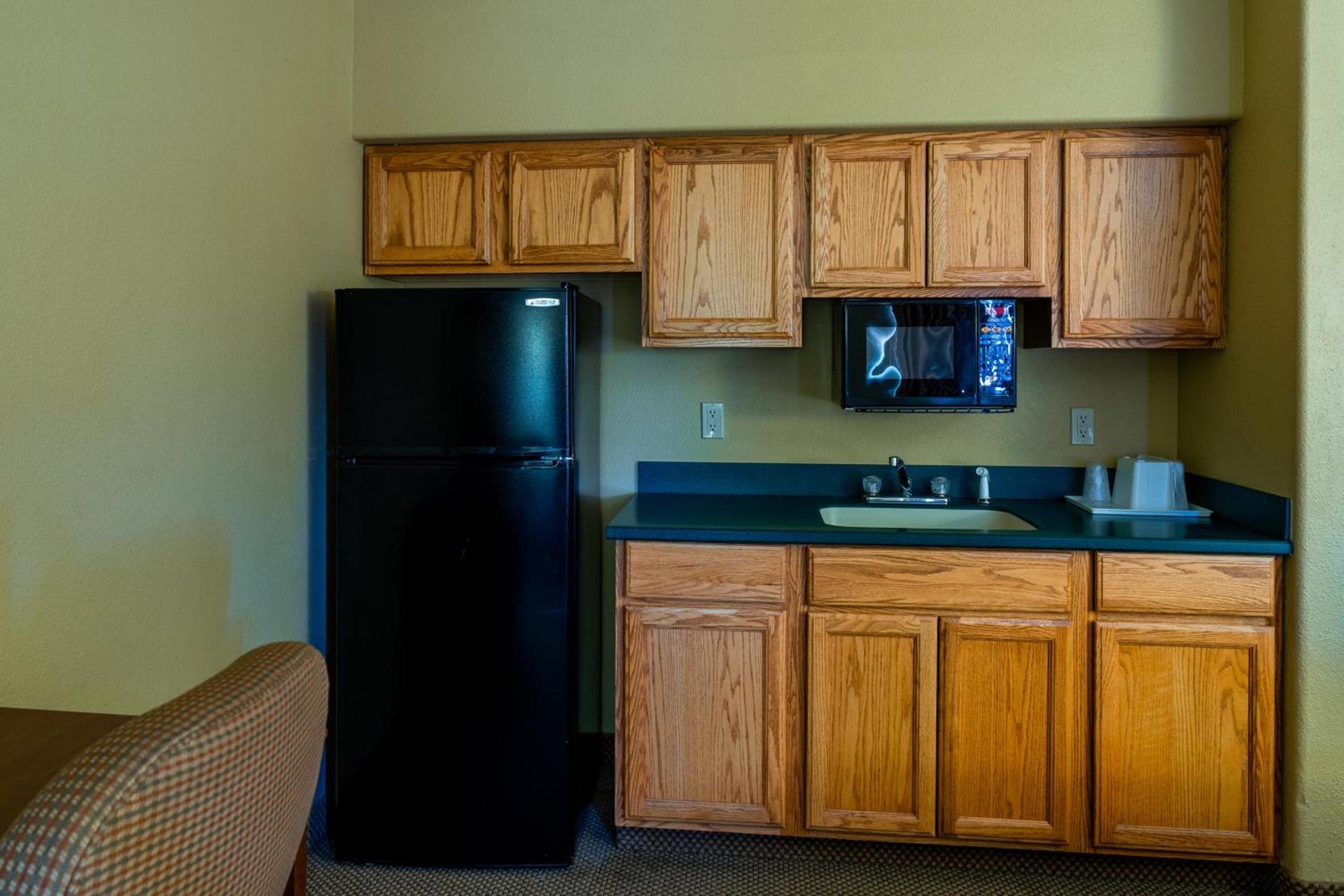 Pinedale Hotel & Suites photo 75