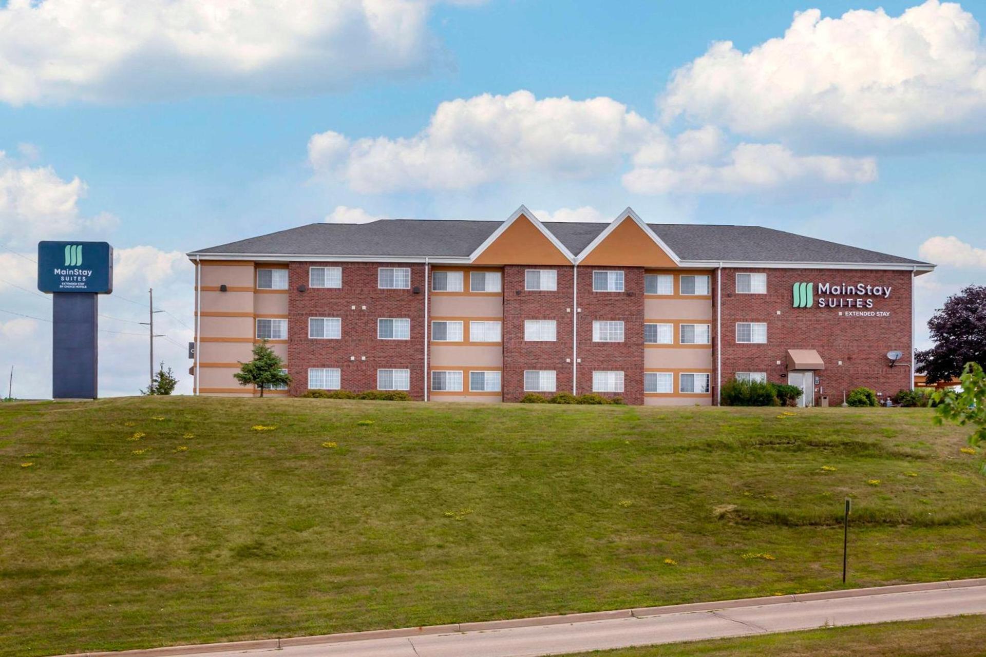 MainStay Suites Dubuque at Hwy 20 photo 2