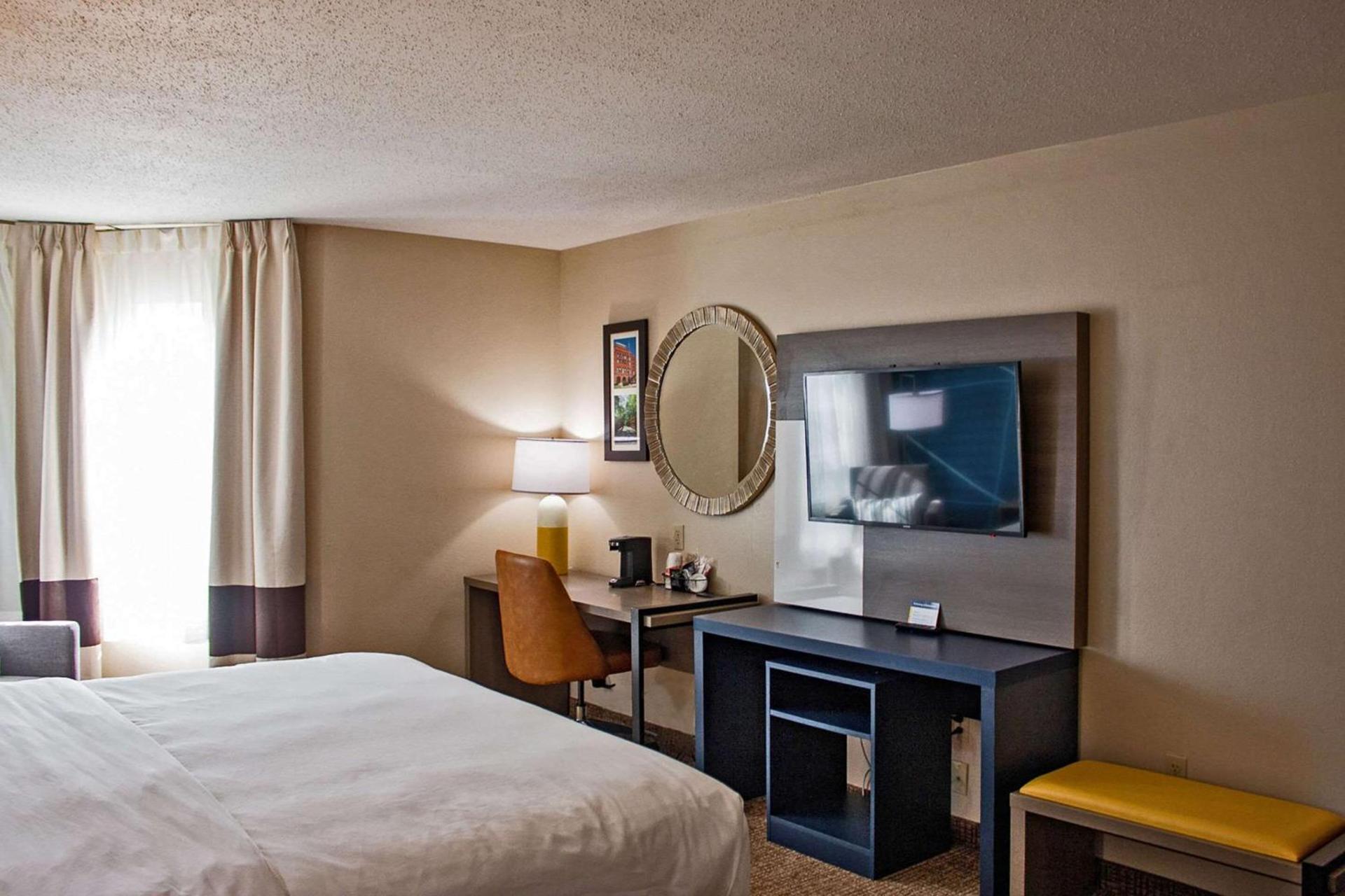 Comfort Inn & Suites Geneva- West Chicago photo 4
