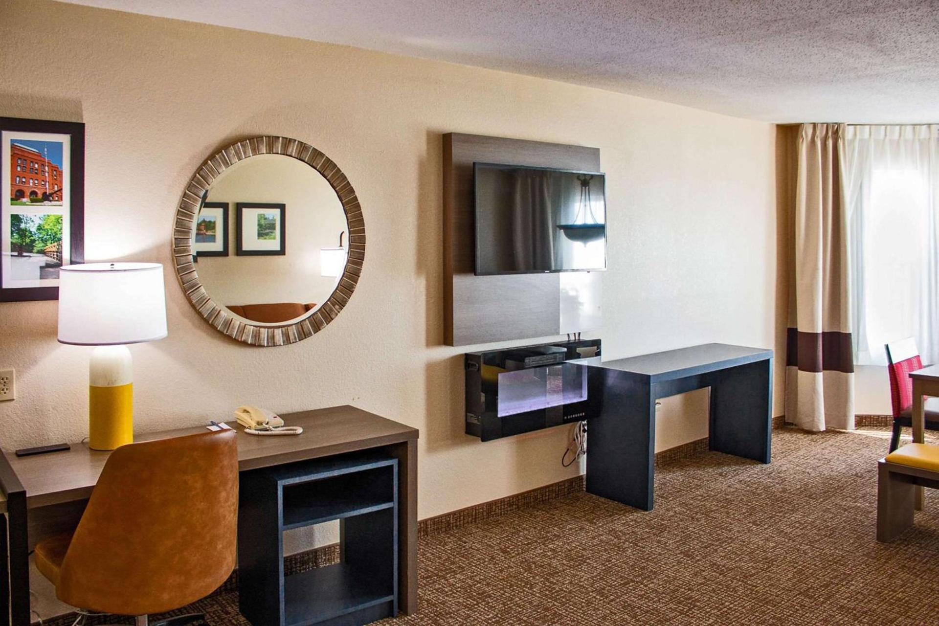 Comfort Inn & Suites Geneva- West Chicago photo 6