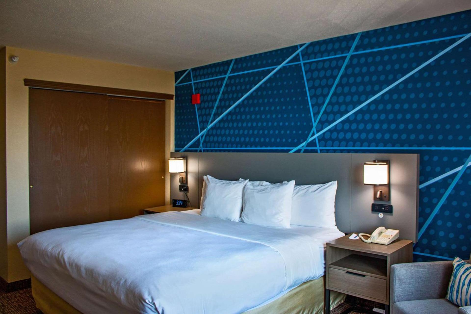 Comfort Inn & Suites Geneva- West Chicago photo 10