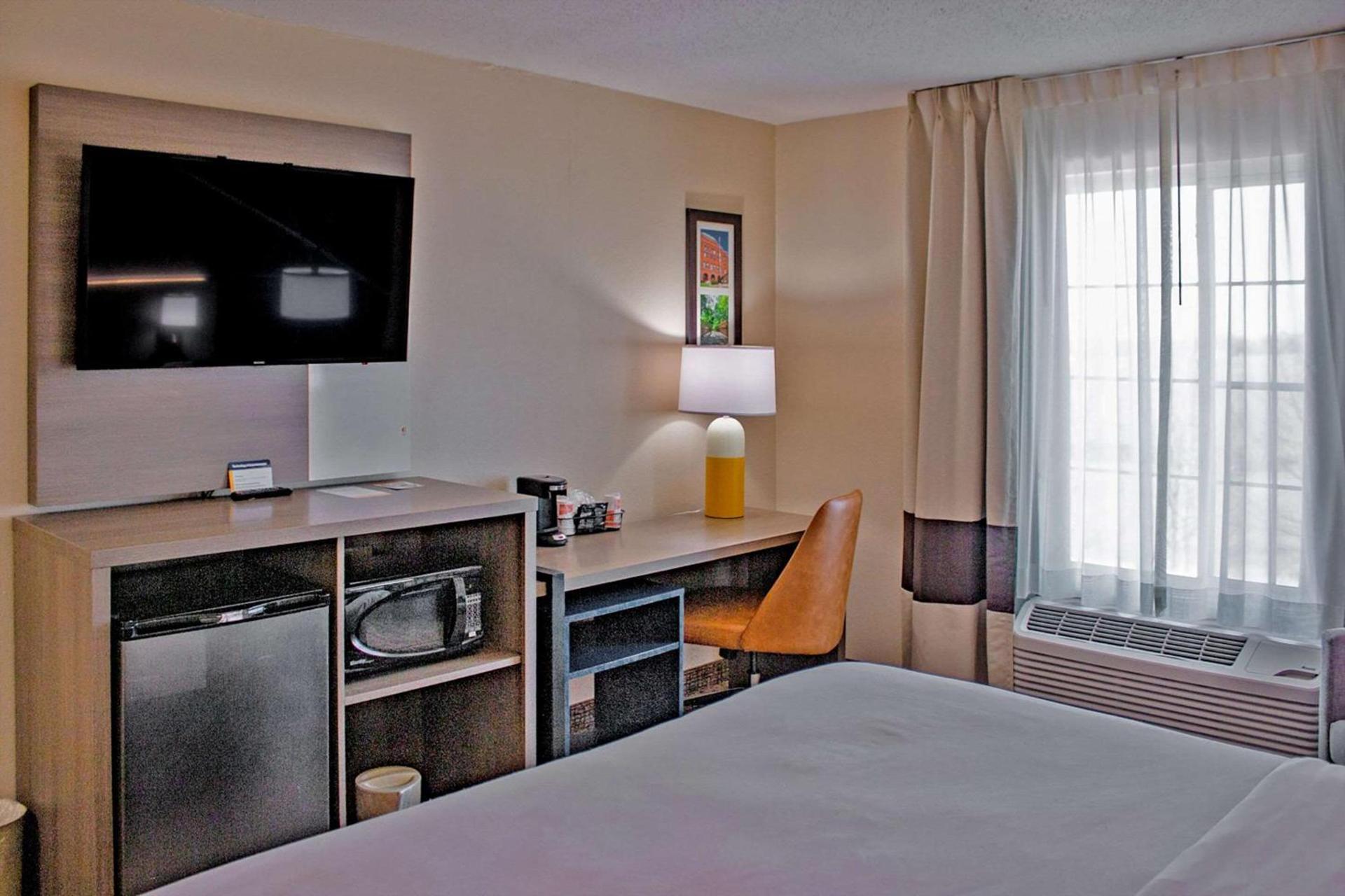 Comfort Inn & Suites Geneva- West Chicago photo 19