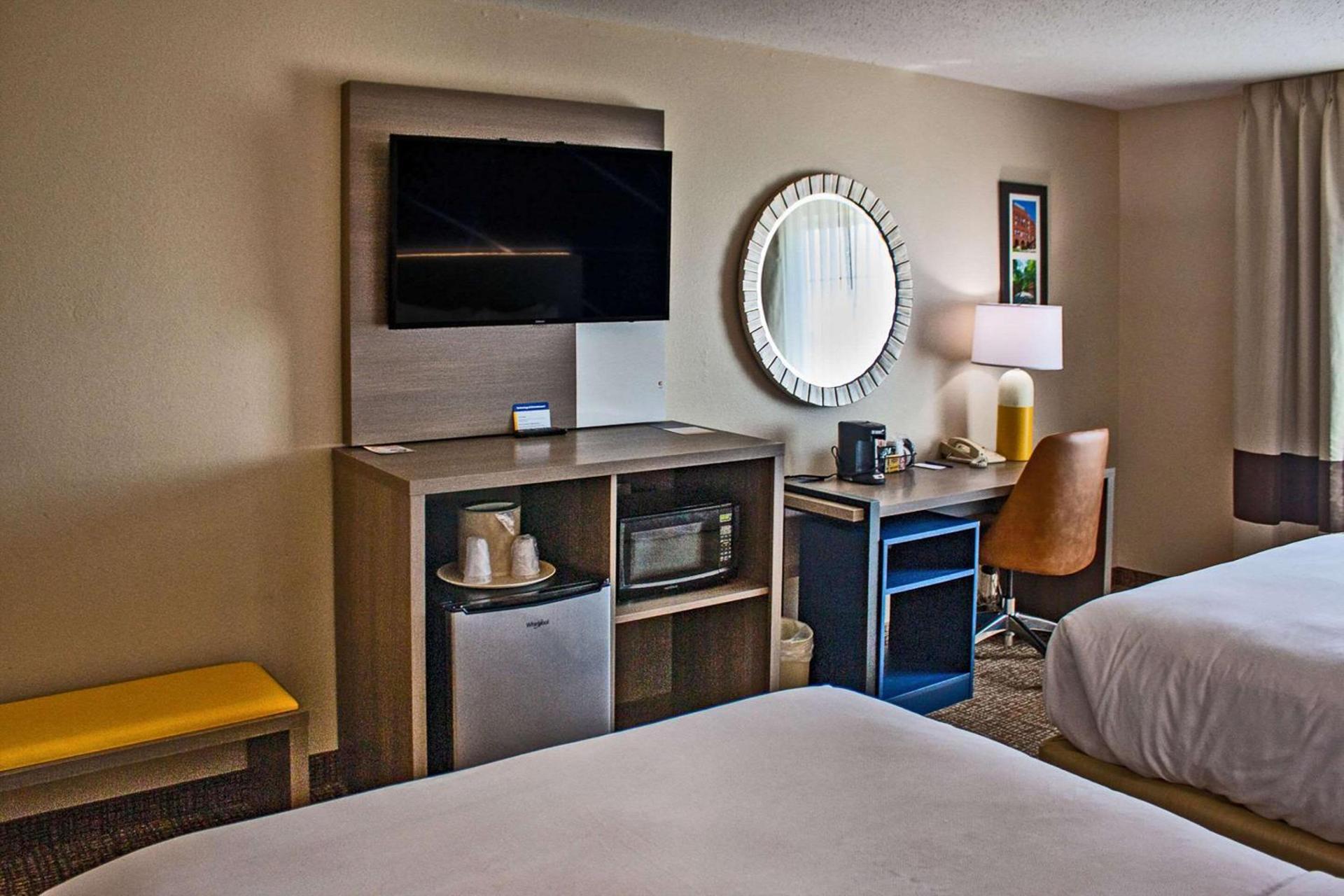 Comfort Inn & Suites Geneva- West Chicago photo 25