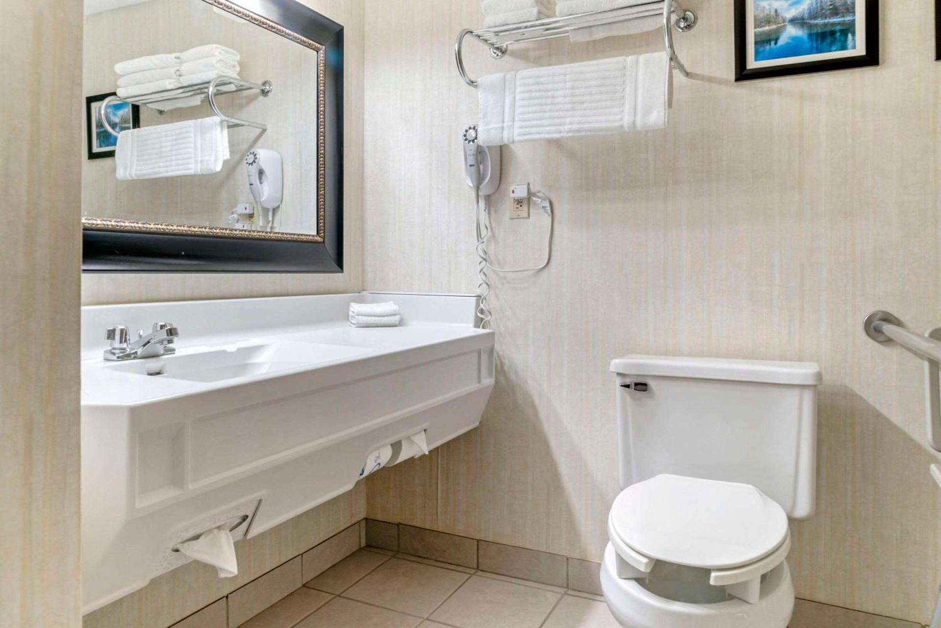 Comfort Inn Manistique photo 23