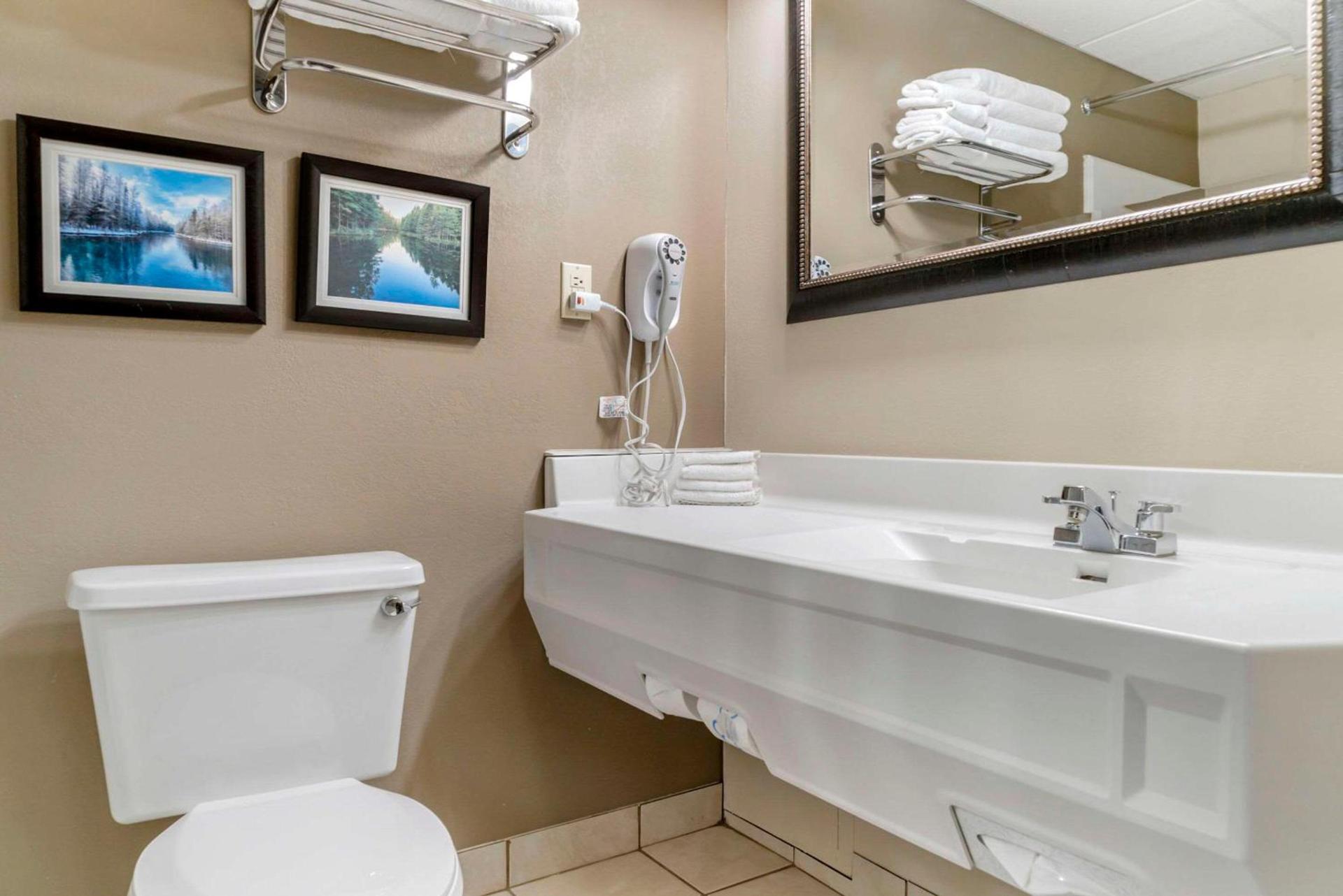 Comfort Inn Manistique photo 24