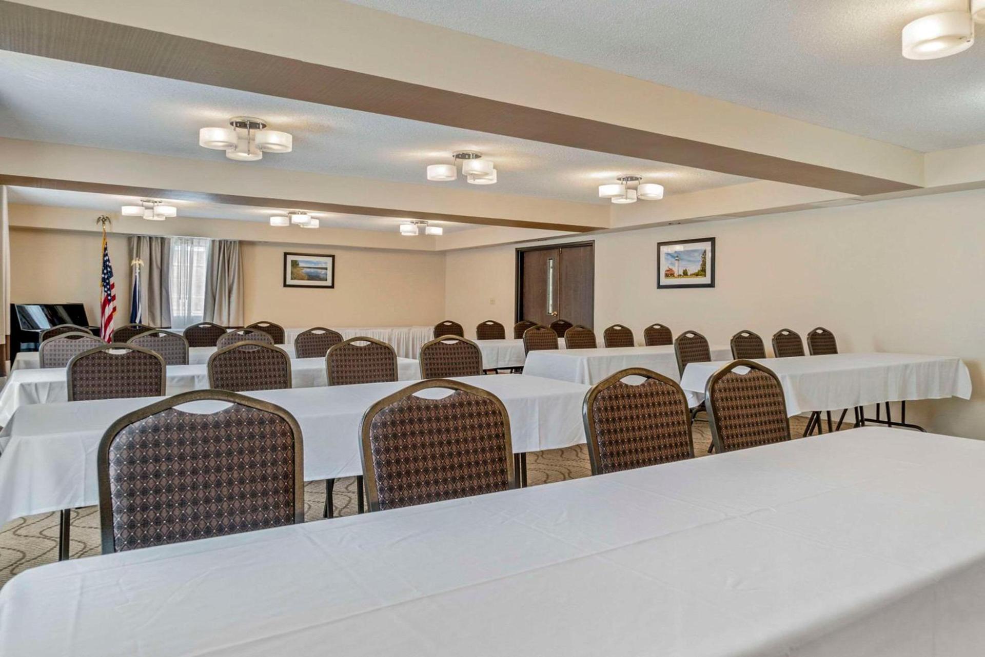 Comfort Inn Manistique photo 32
