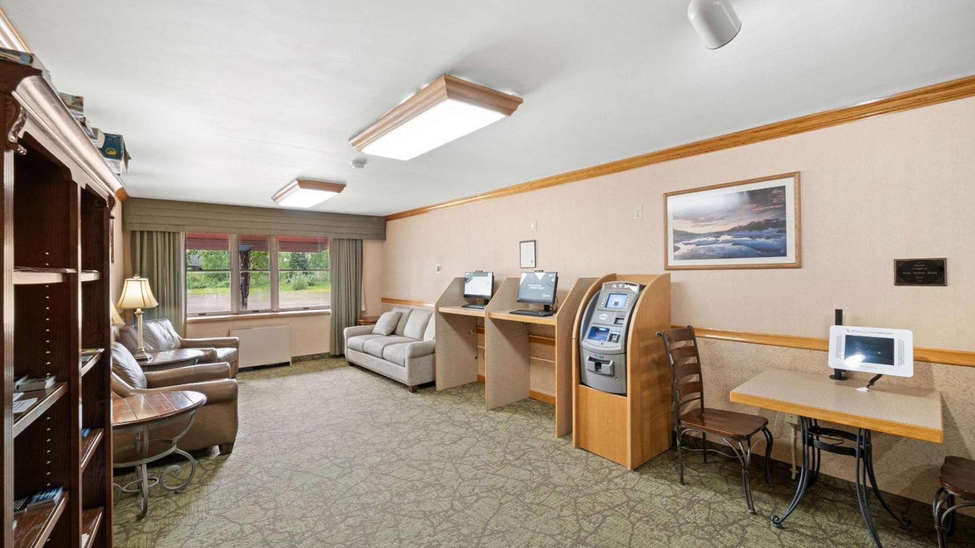 Clarion Hotel & Suites Fairbanks near Ft Wainwright photo 5