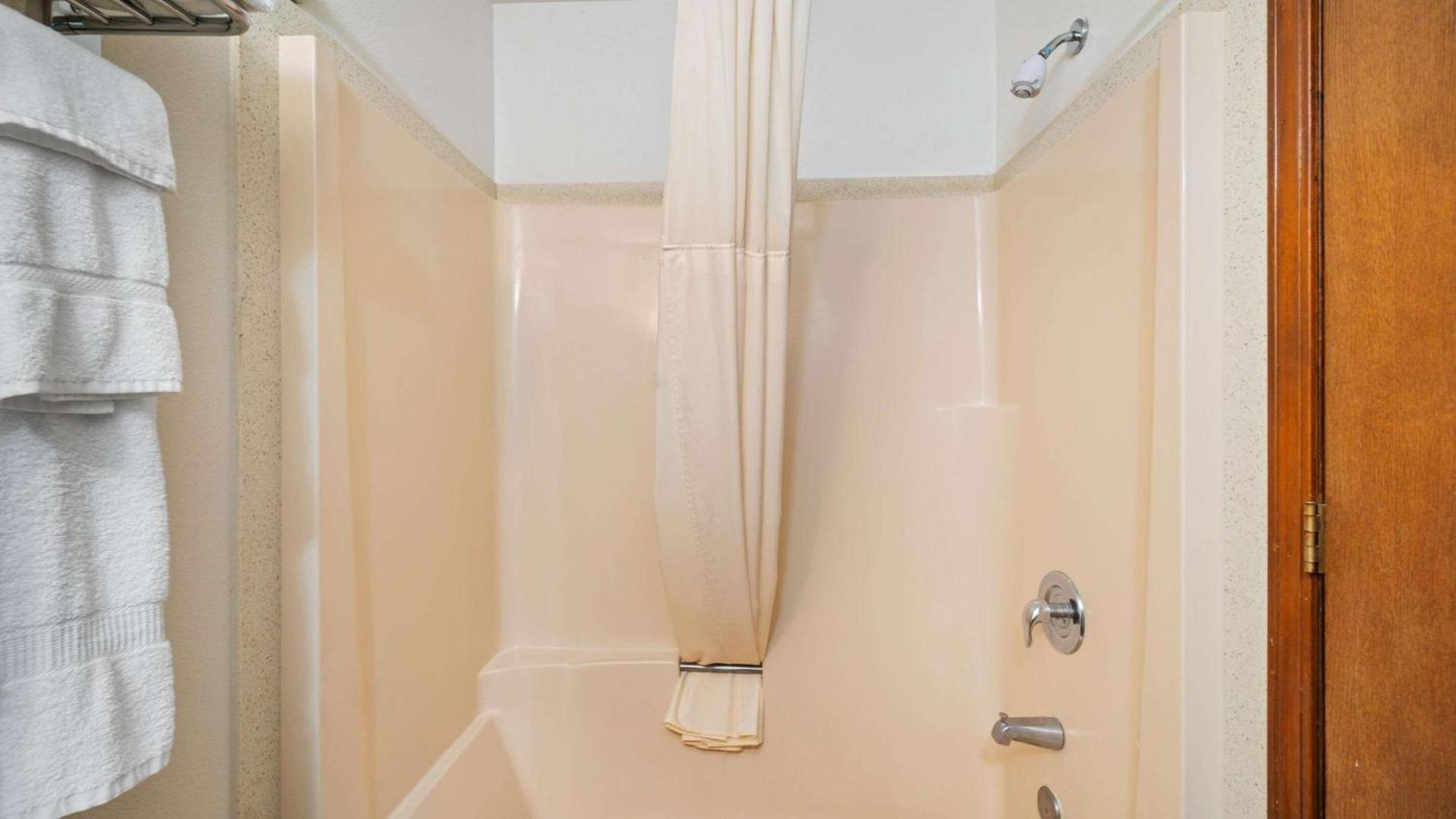 Clarion Hotel & Suites Fairbanks near Ft Wainwright photo 17