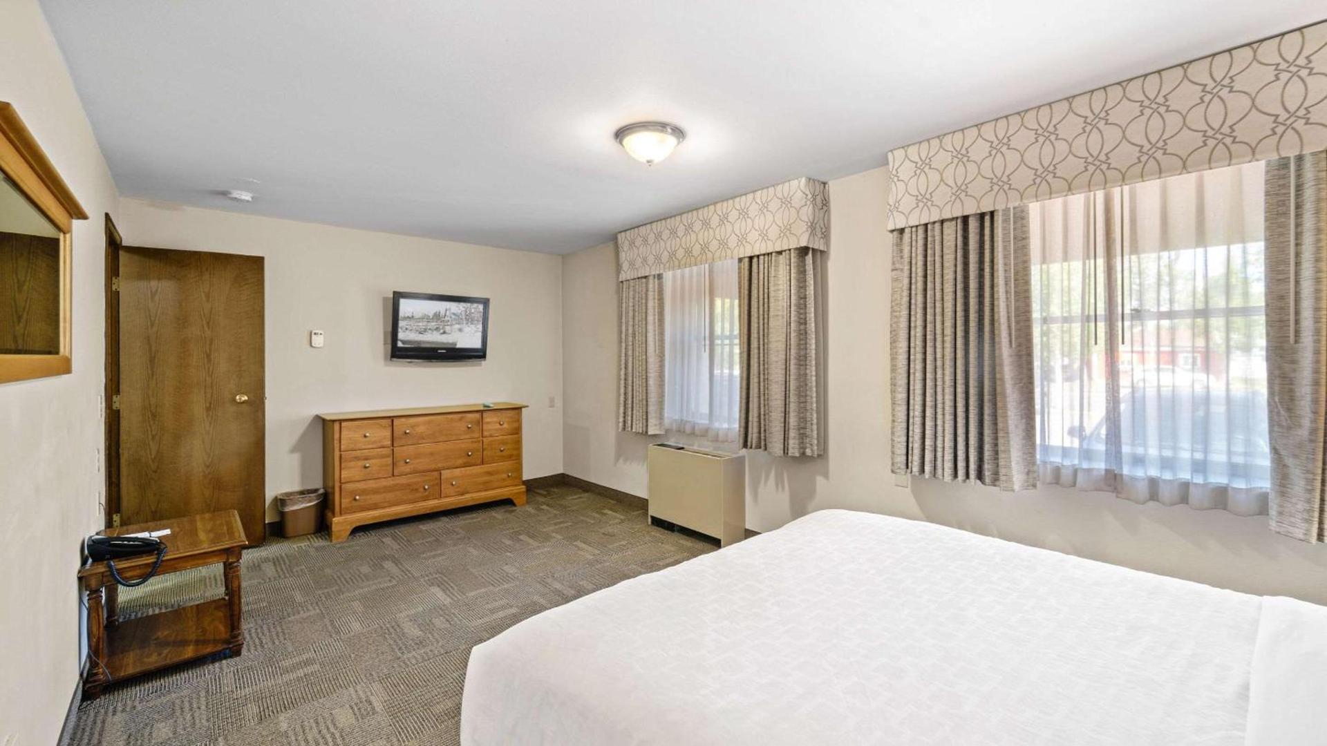 Clarion Hotel & Suites Fairbanks near Ft Wainwright photo 25