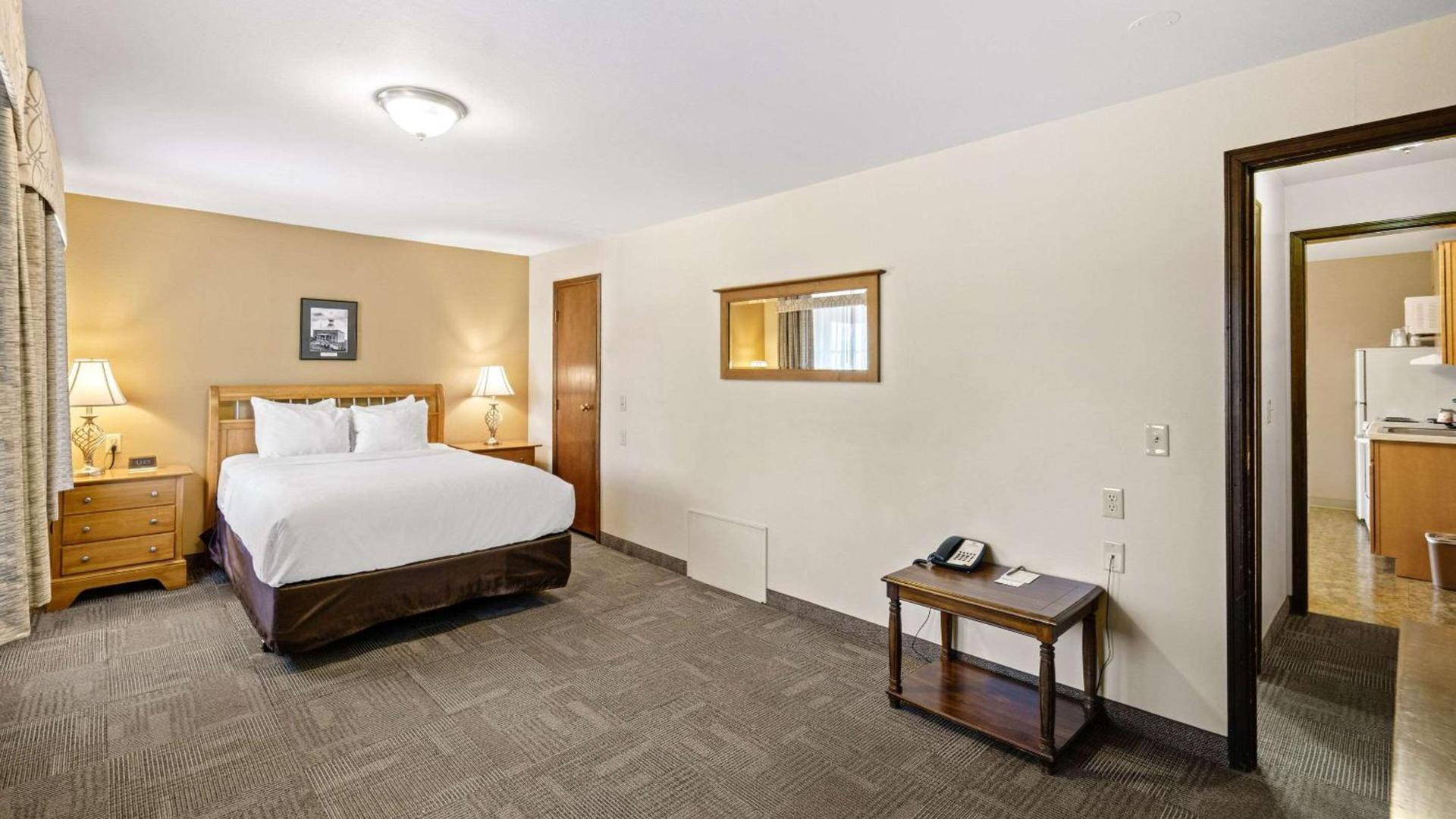 Clarion Hotel & Suites Fairbanks near Ft Wainwright photo 24