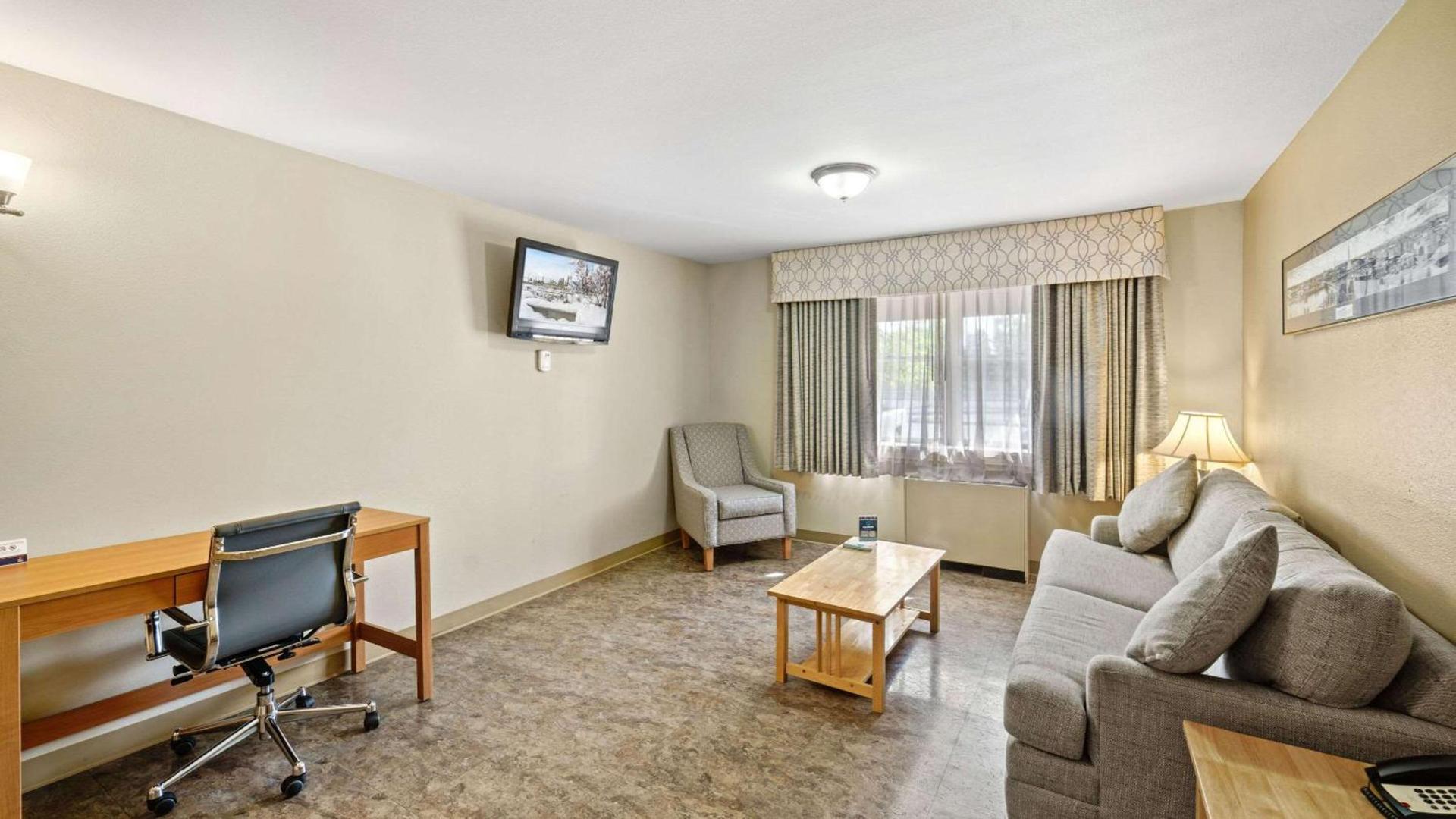 Clarion Hotel & Suites Fairbanks near Ft Wainwright photo 28
