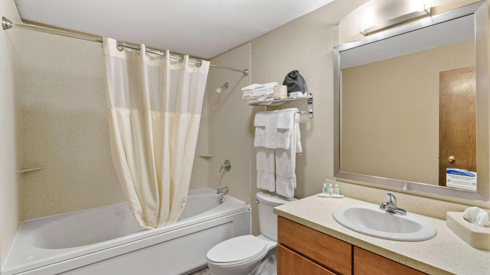 Clarion Hotel & Suites Fairbanks near Ft Wainwright photo 29