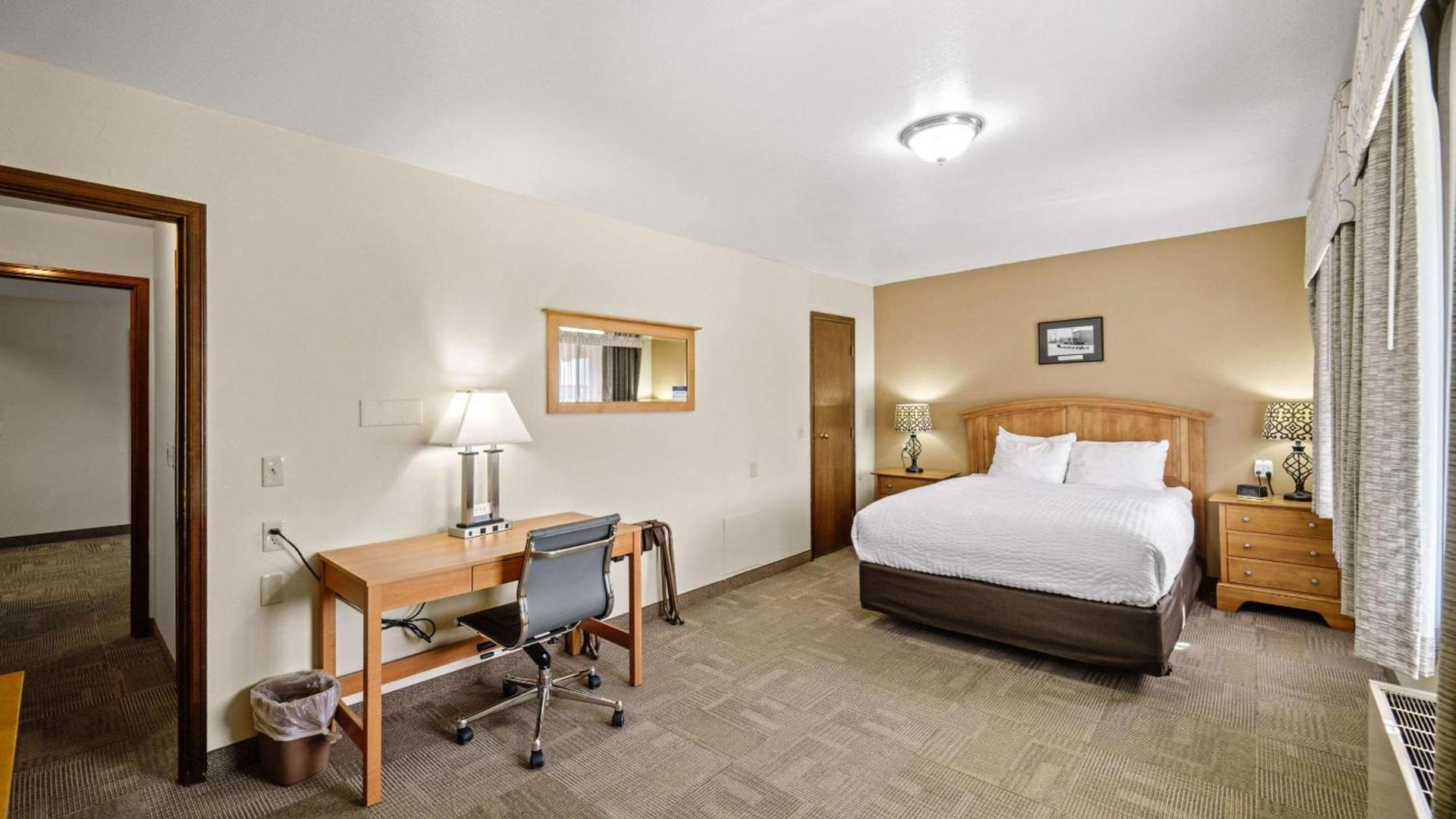 Clarion Hotel & Suites Fairbanks near Ft Wainwright photo 32
