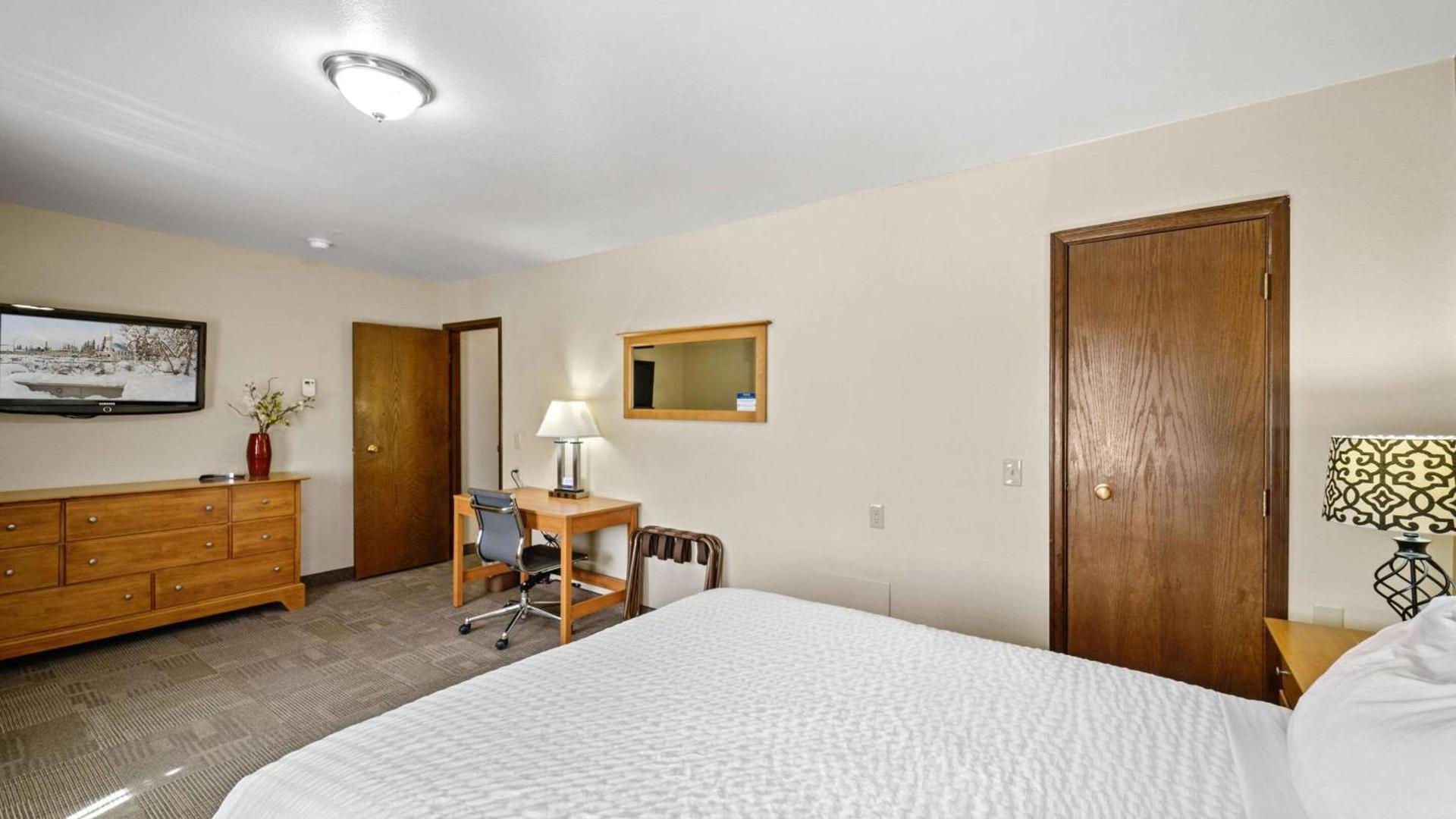 Clarion Hotel & Suites Fairbanks near Ft Wainwright photo 33