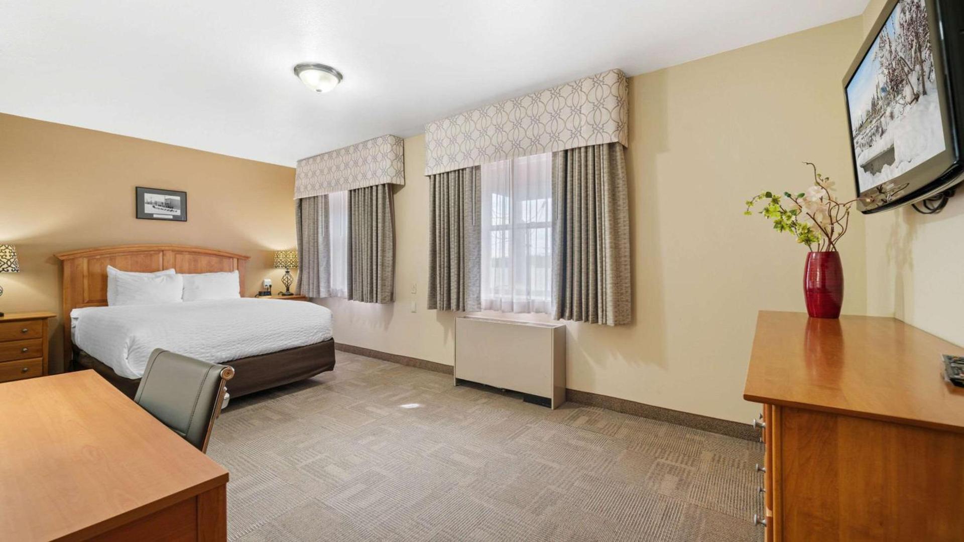 Clarion Hotel & Suites Fairbanks near Ft Wainwright photo 34