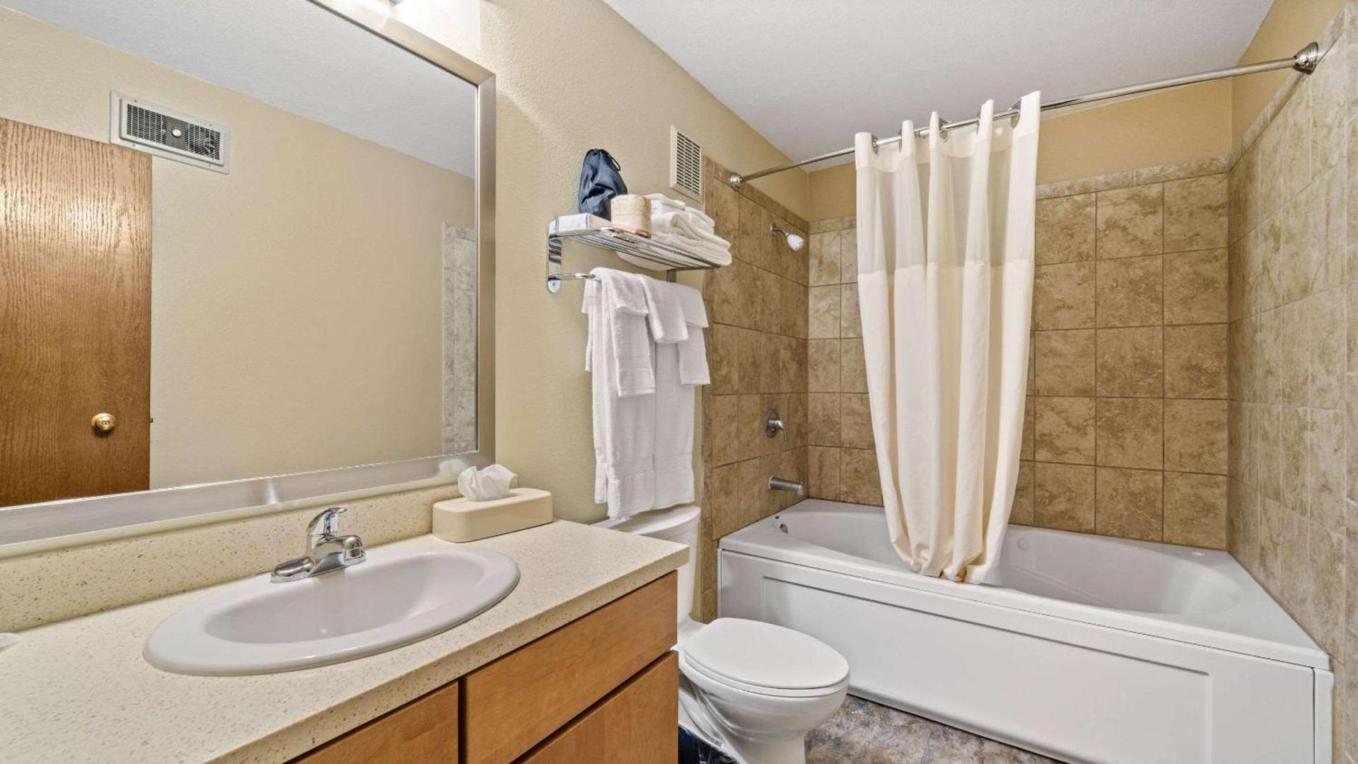 Clarion Hotel & Suites Fairbanks near Ft Wainwright photo 39