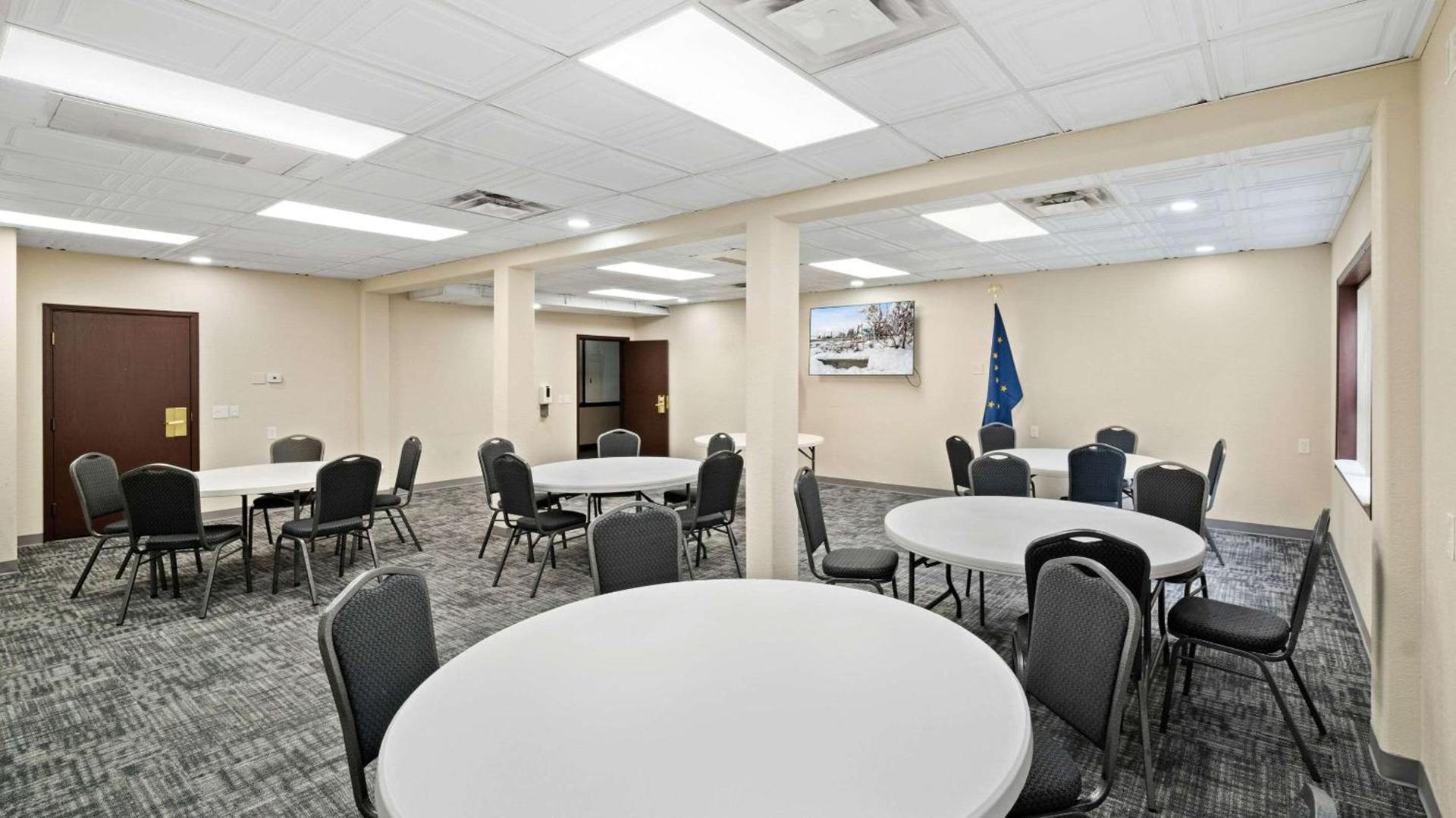 Clarion Hotel & Suites Fairbanks near Ft Wainwright photo 55