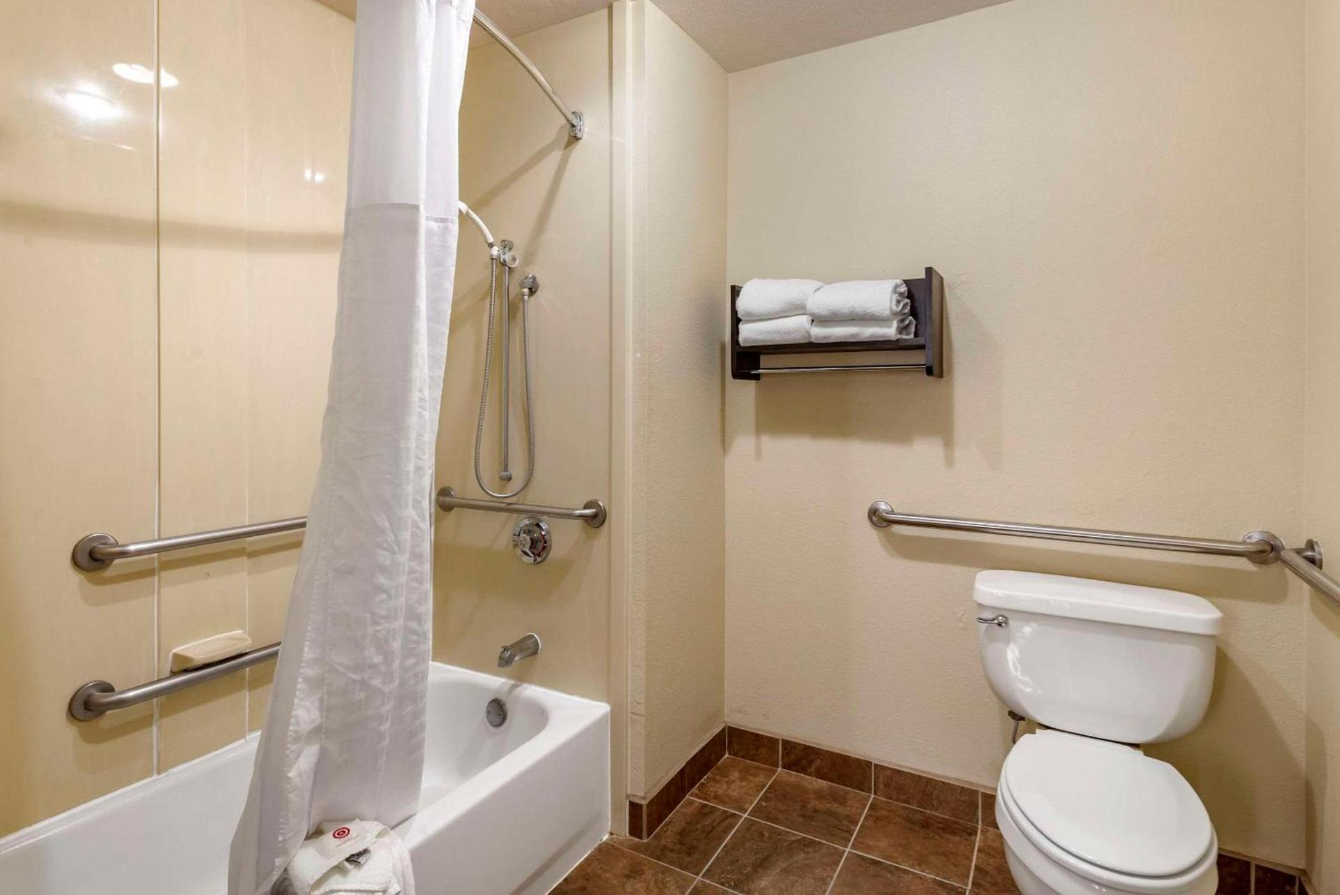 Comfort Suites Clovis North photo 23