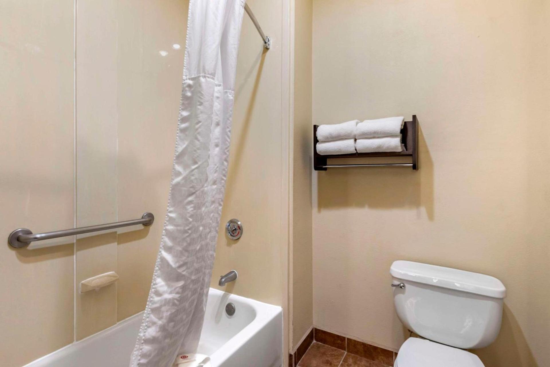 Comfort Suites Clovis North photo 24