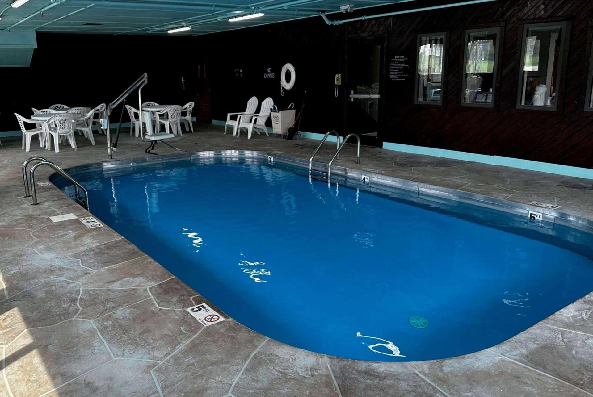 Super 8 by Wyndham Cameron photo 5