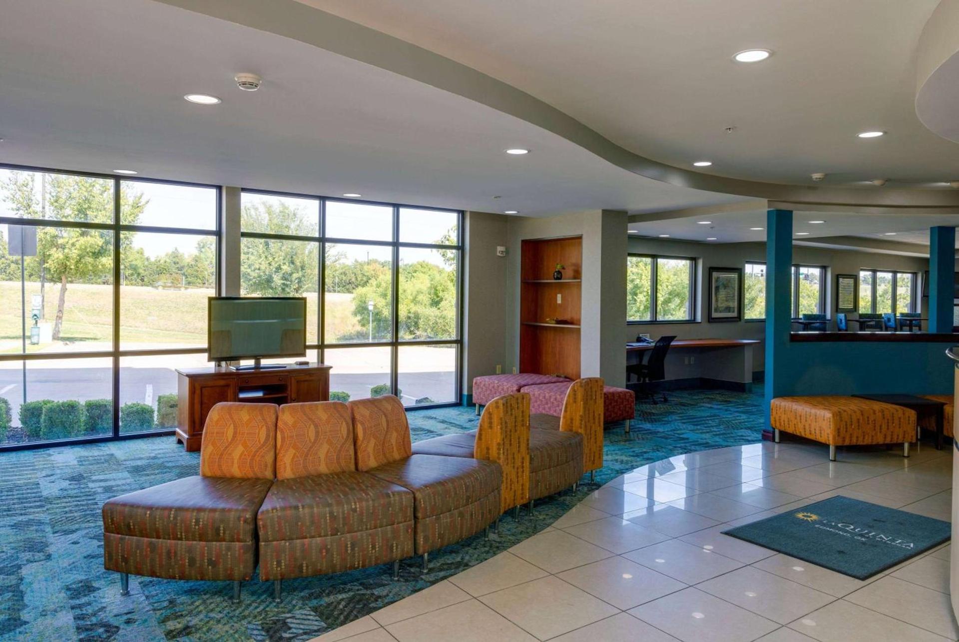 La Quinta by Wyndham Edmond photo 8
