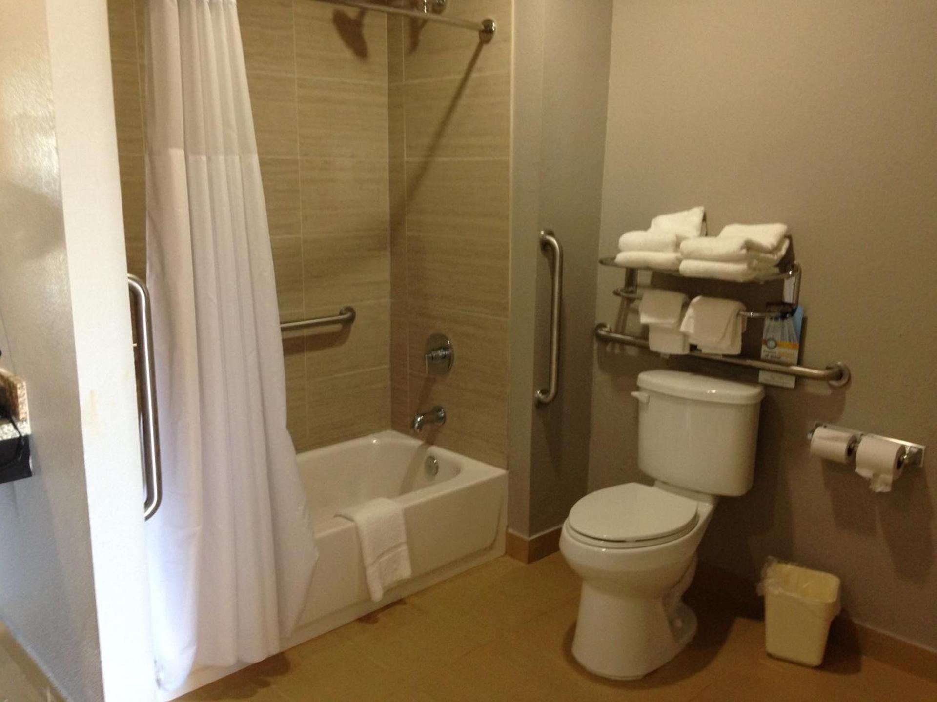 Scottish Inn & Suites Cotulla, TX photo 27