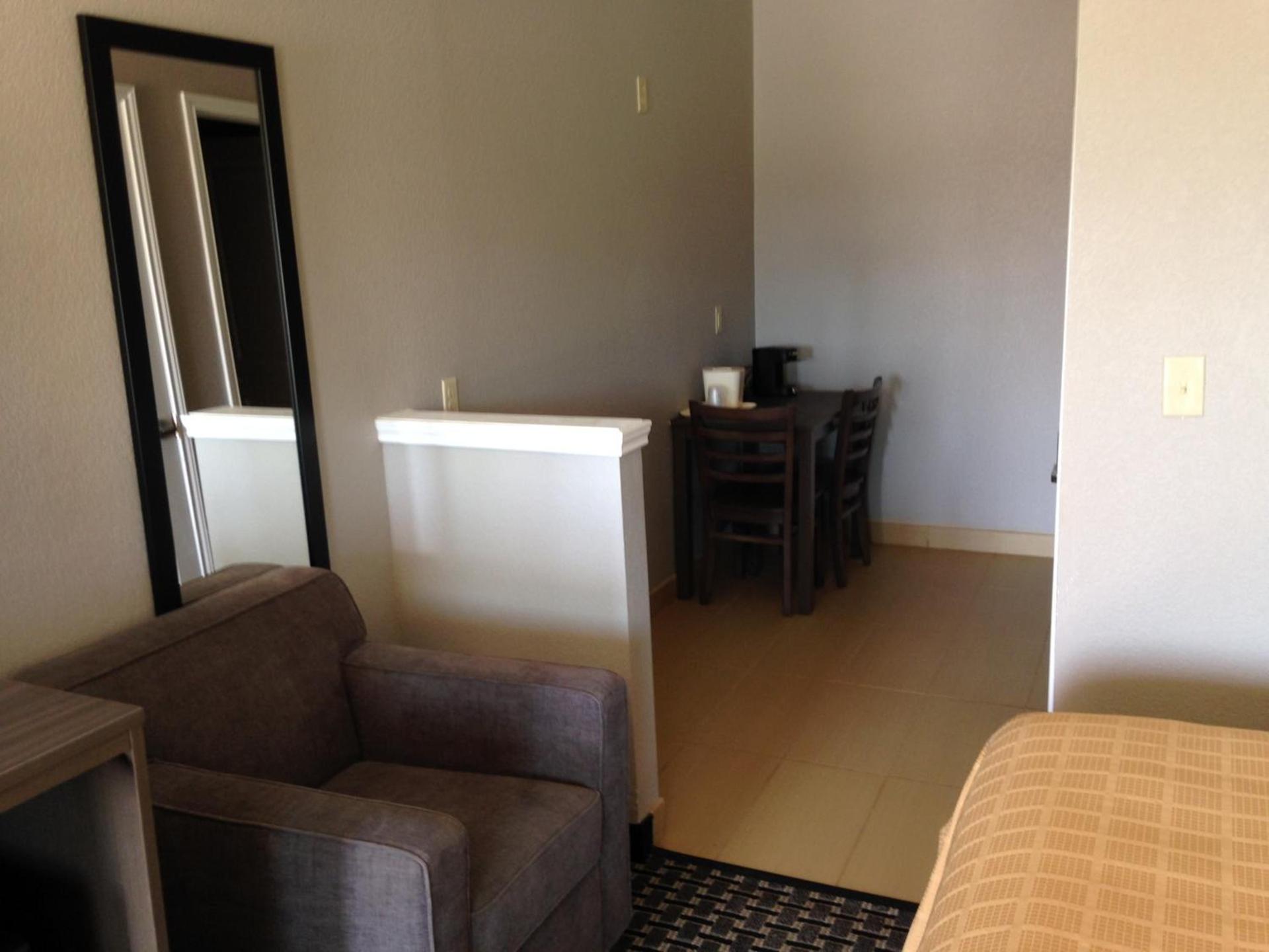 Scottish Inn & Suites Cotulla, TX photo 23